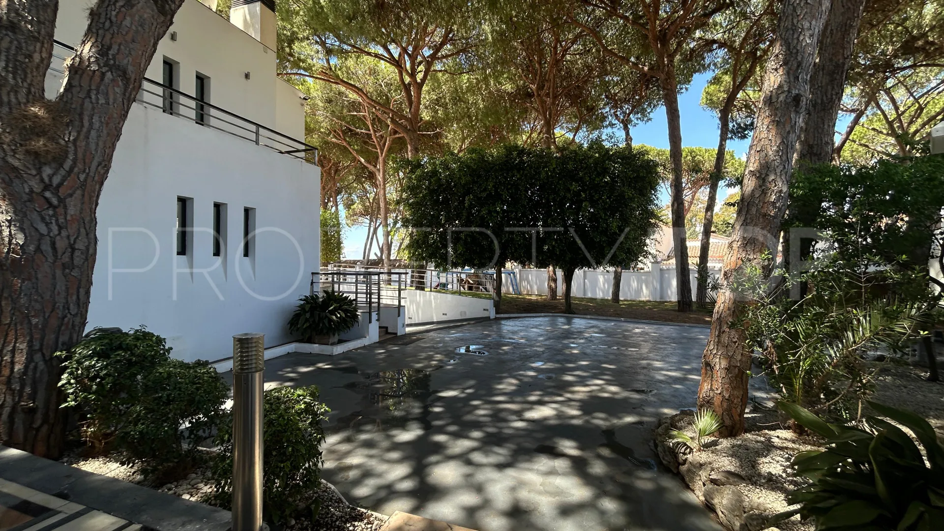 Artola, villa de 8 dormitorios a la venta