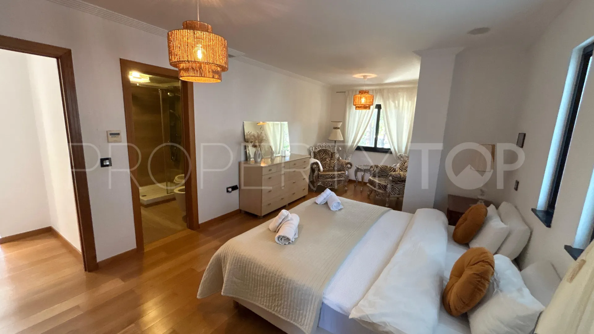 Artola, villa de 8 dormitorios a la venta