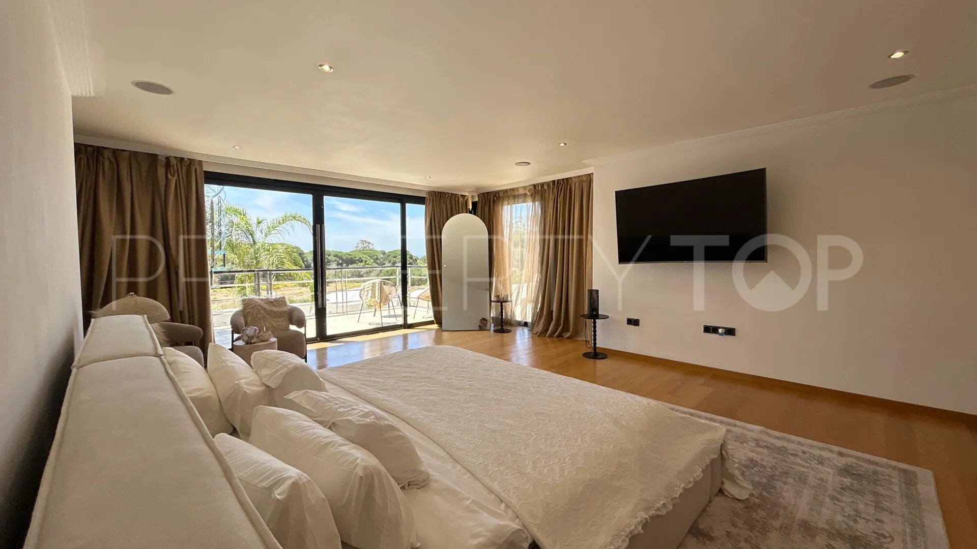 Artola, villa de 8 dormitorios a la venta