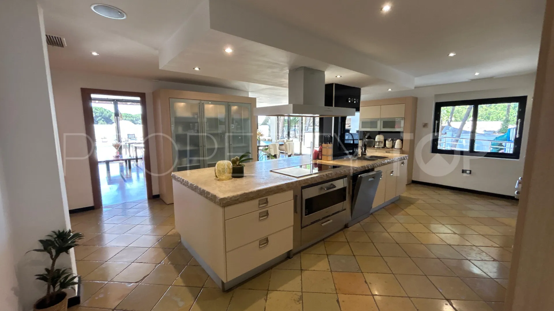 Artola, villa de 8 dormitorios a la venta