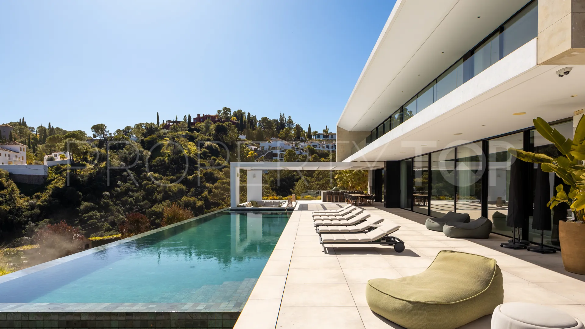 El Madroñal, villa con 7 dormitorios en venta