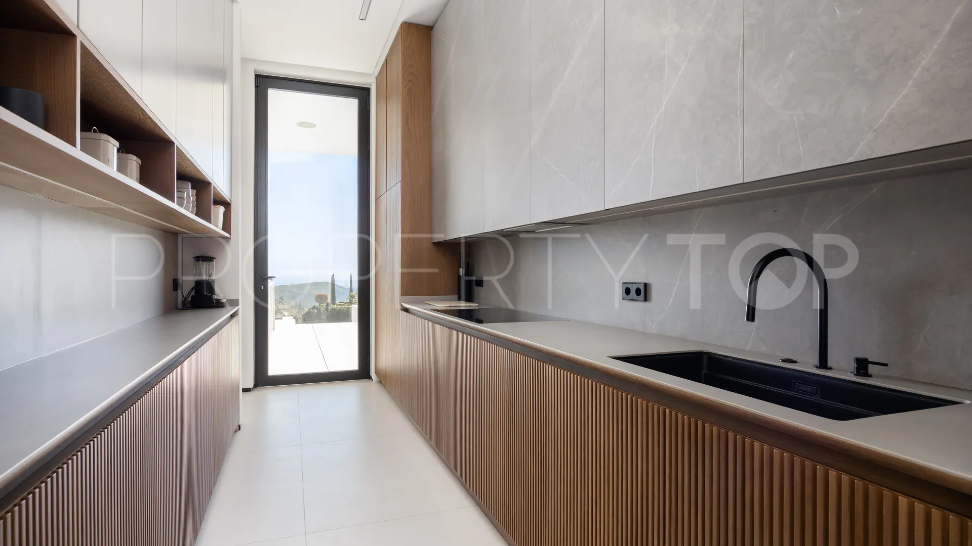 El Madroñal, villa con 7 dormitorios en venta