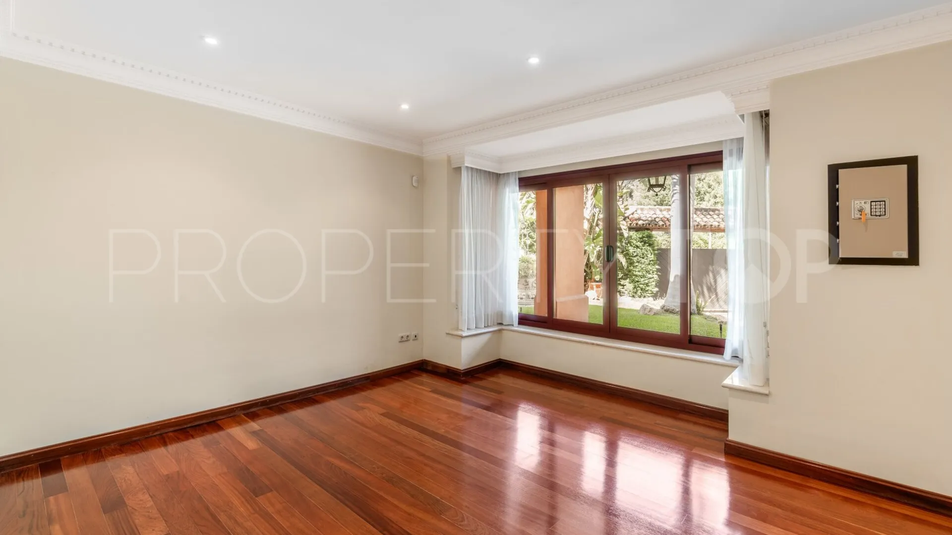 For sale villa in Altos Reales with 5 bedrooms