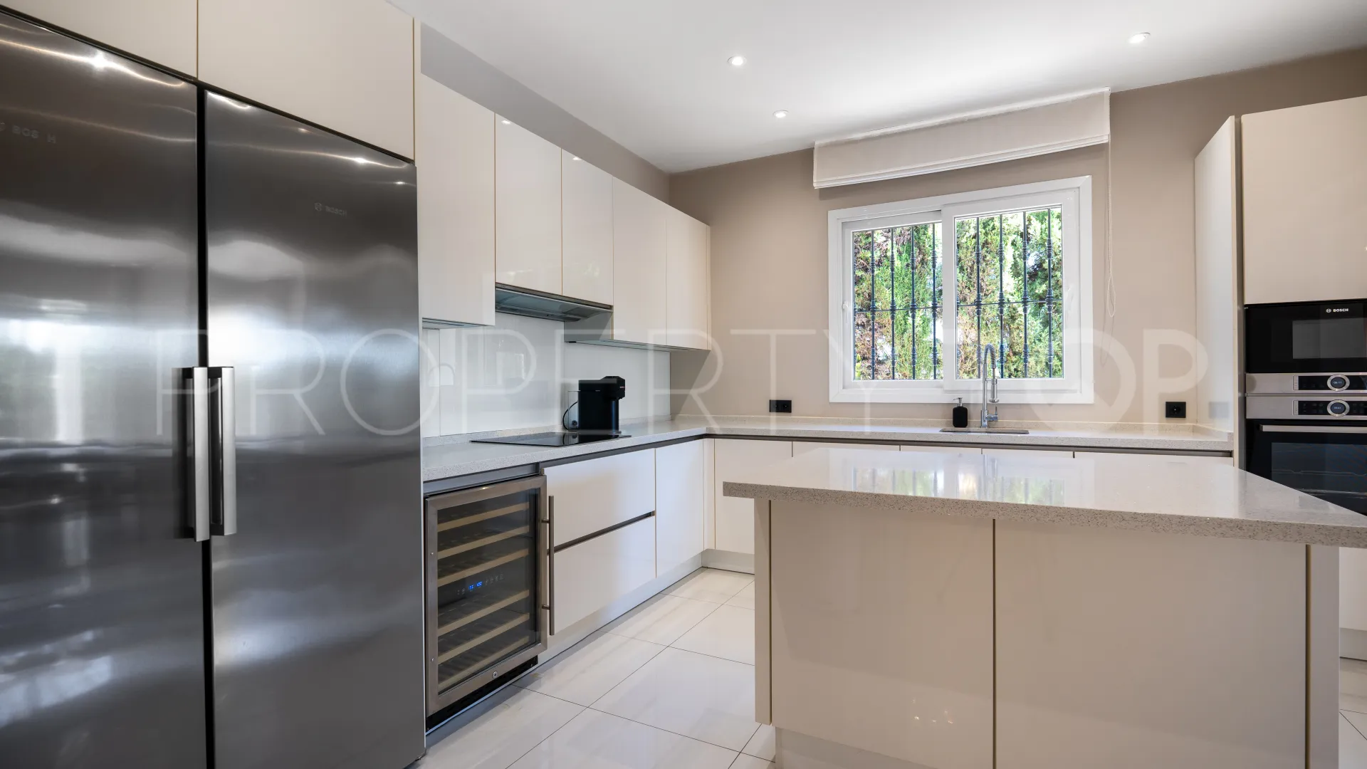 For sale Nueva Andalucia 6 bedrooms villa