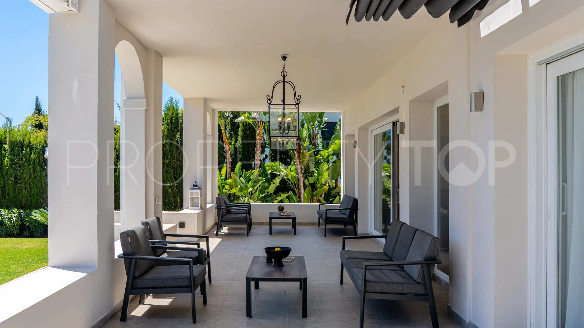 For sale Nueva Andalucia 6 bedrooms villa