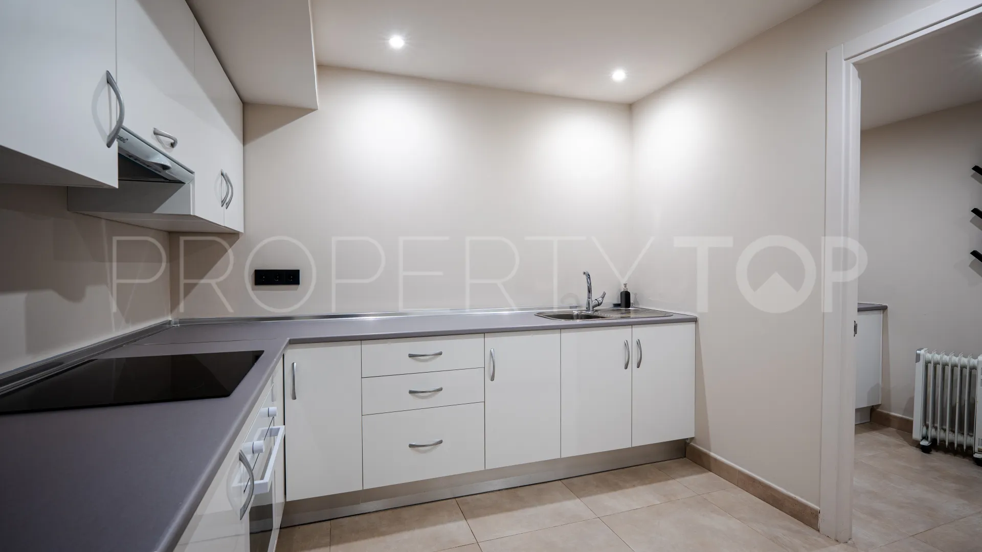 For sale Nueva Andalucia 6 bedrooms villa