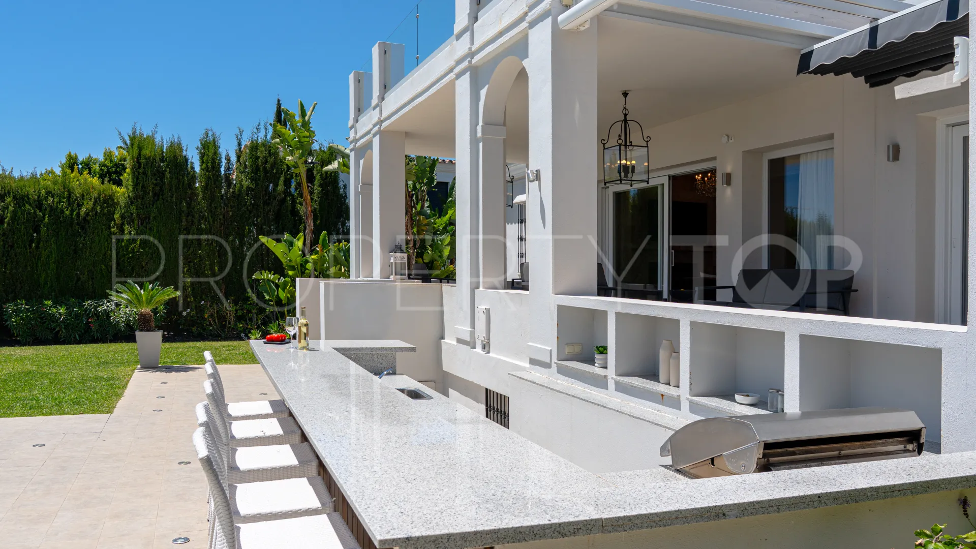 For sale Nueva Andalucia 6 bedrooms villa
