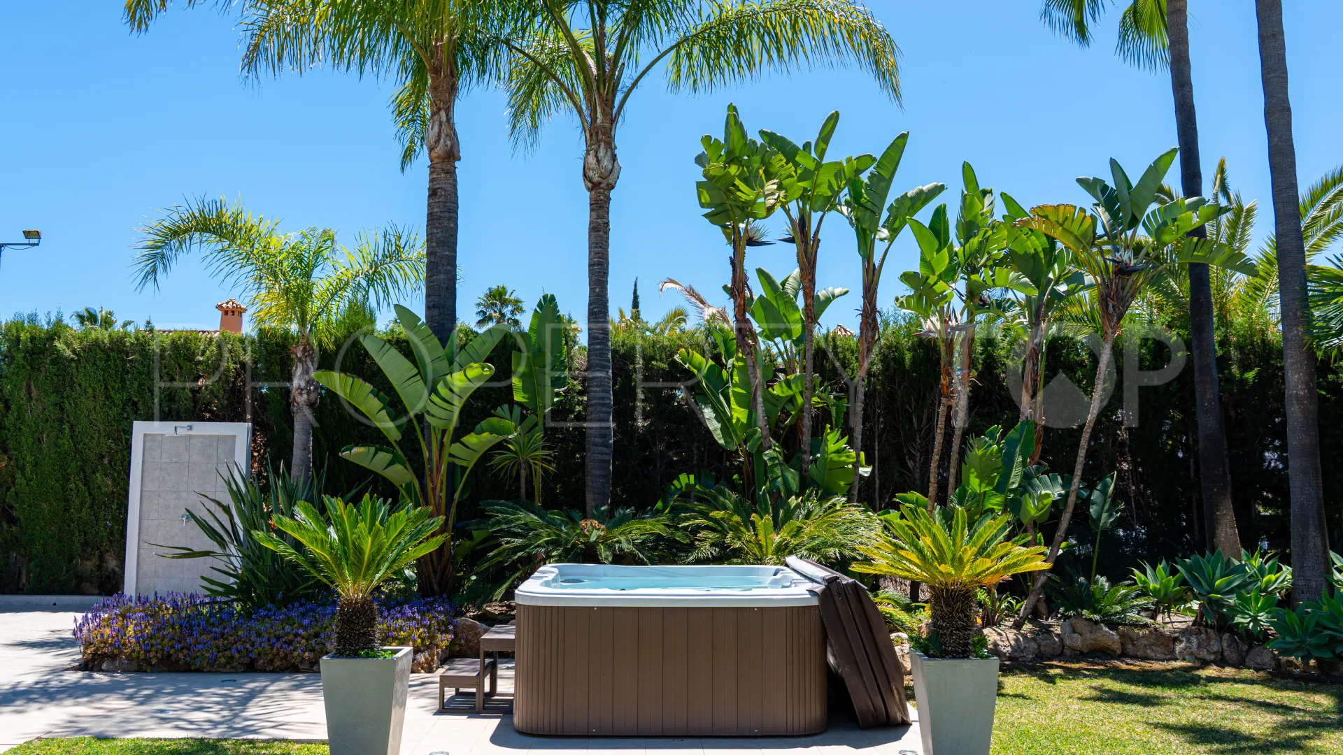 For sale Nueva Andalucia 6 bedrooms villa