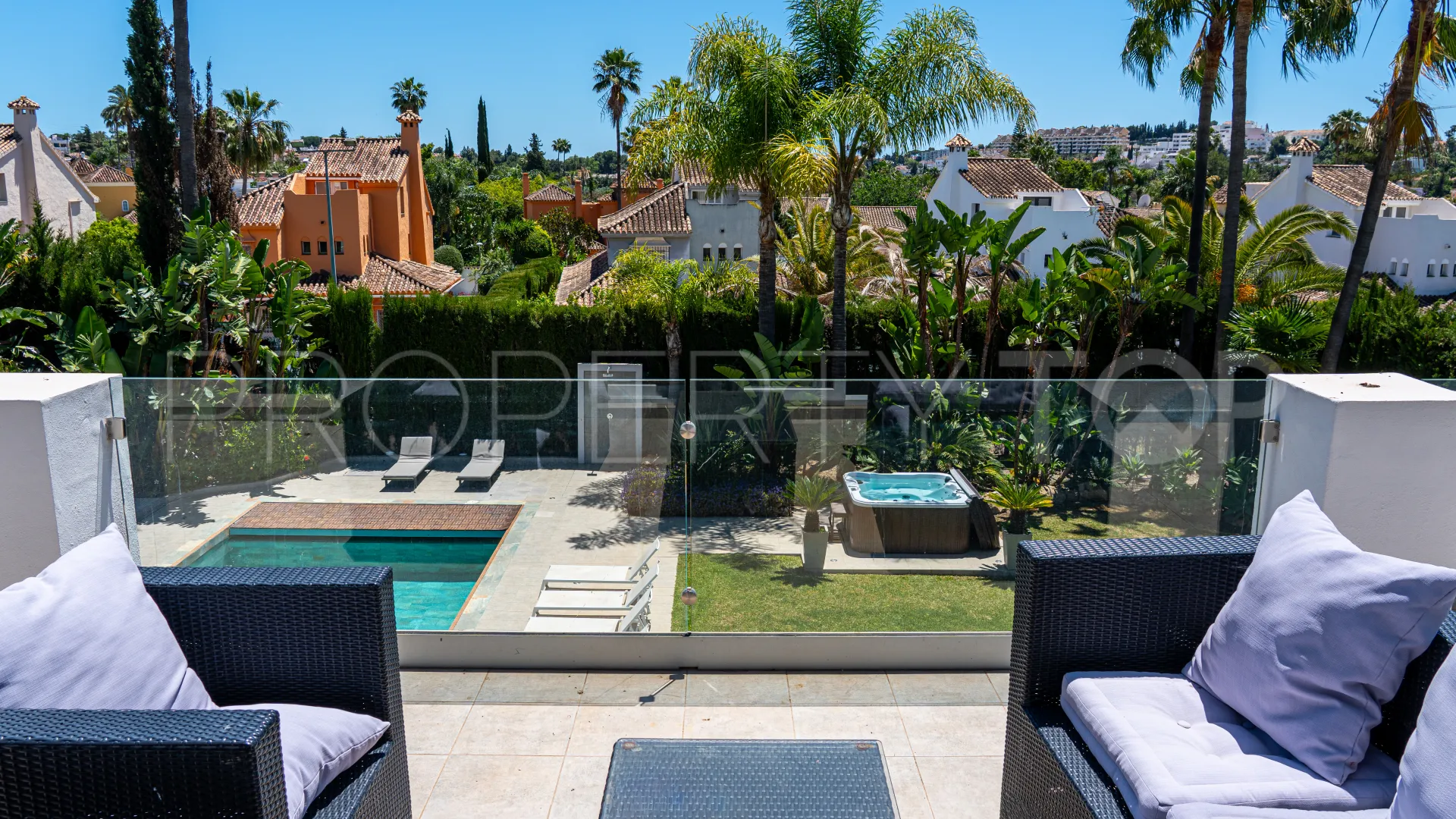 For sale Nueva Andalucia 6 bedrooms villa