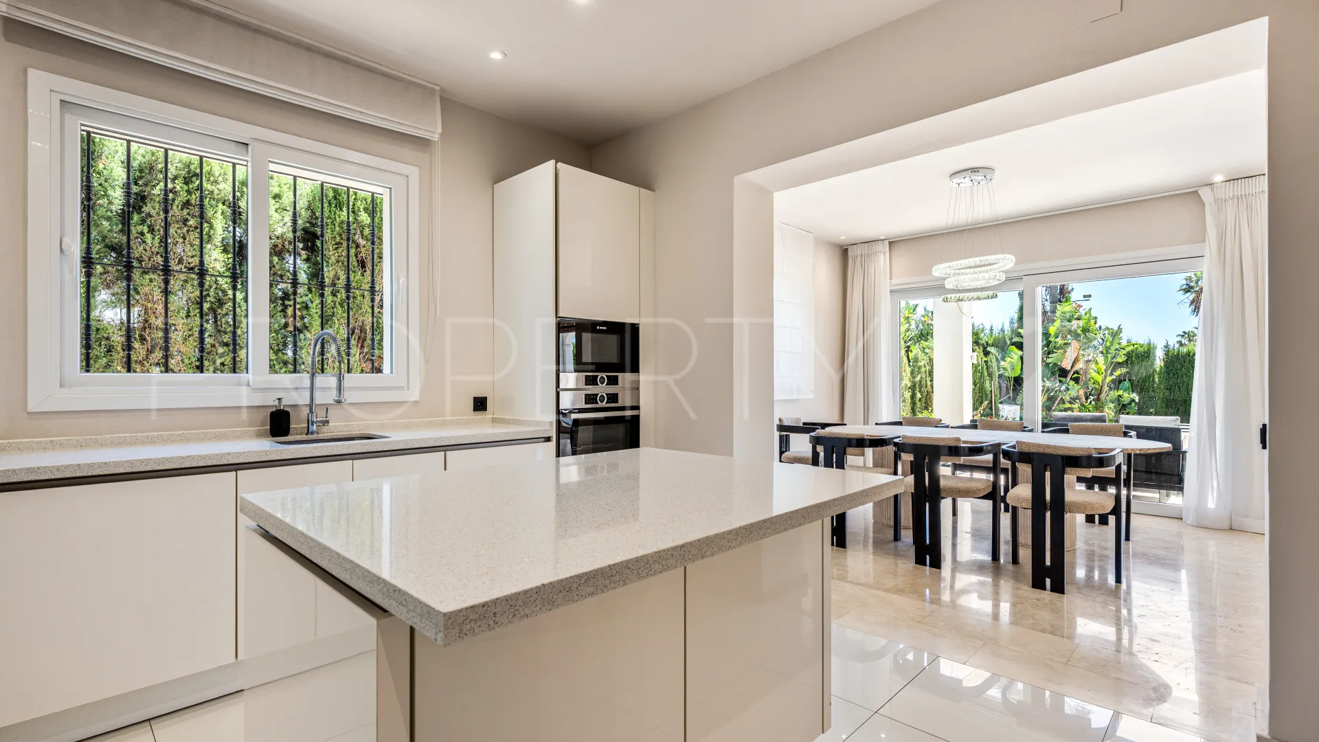 For sale Nueva Andalucia 6 bedrooms villa