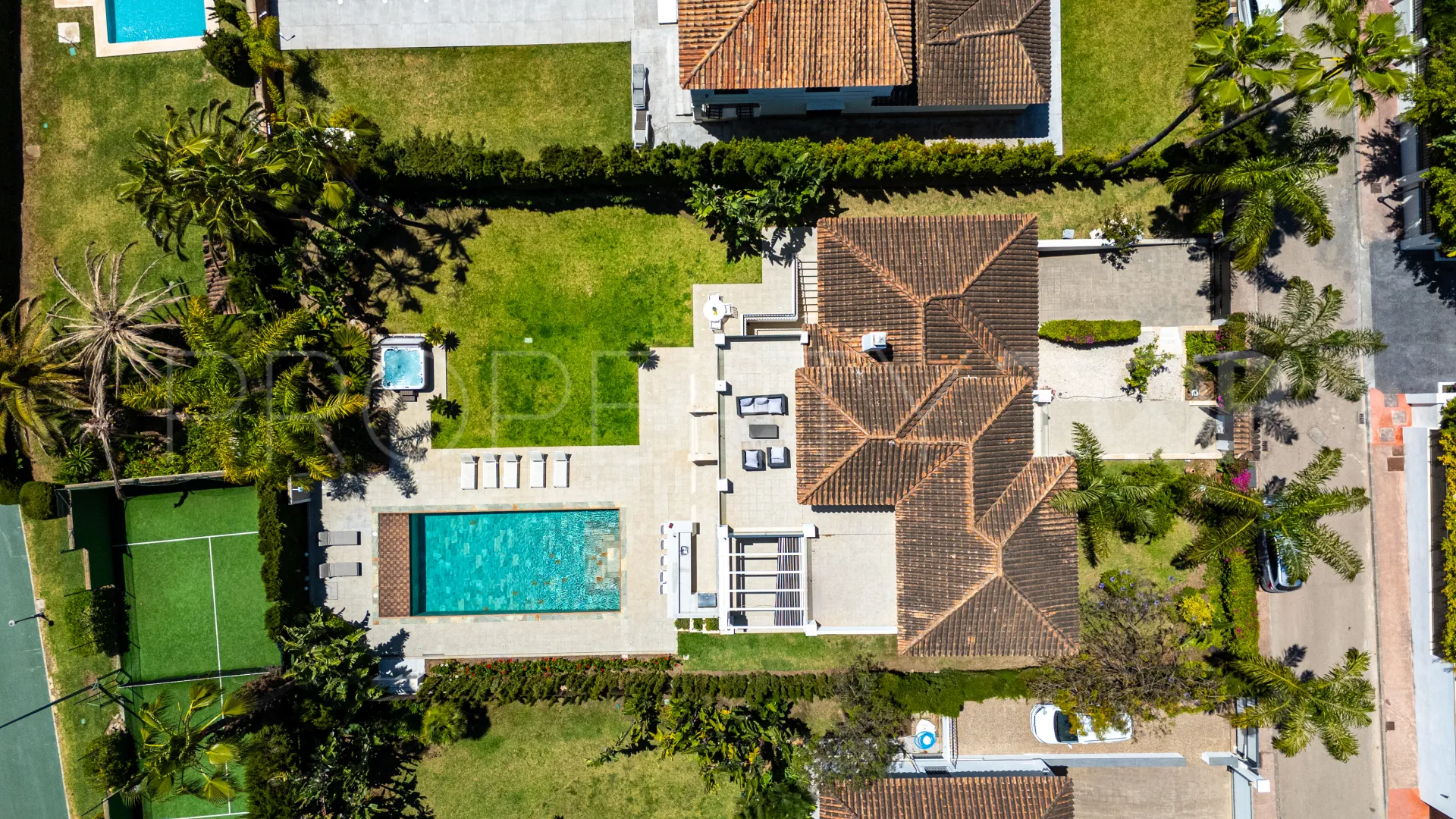 For sale Nueva Andalucia 6 bedrooms villa