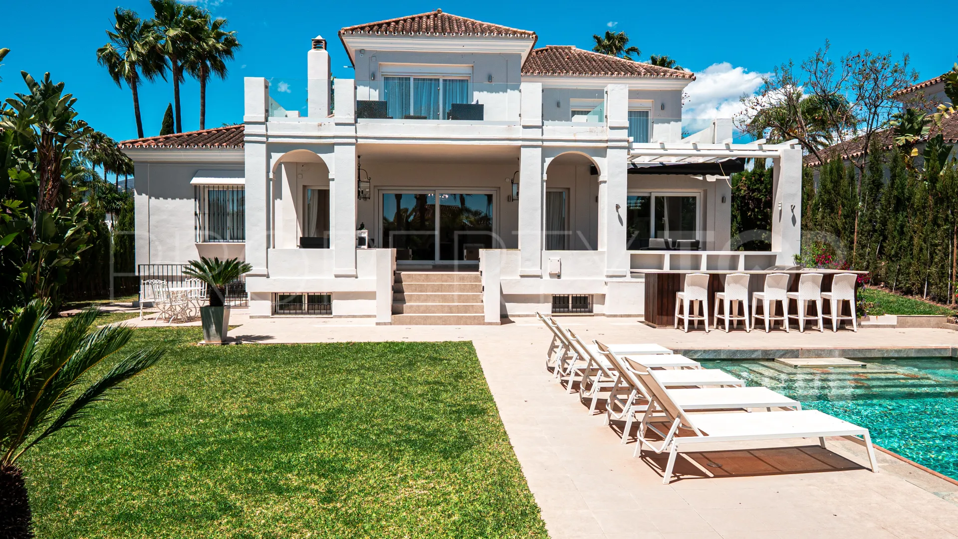 For sale Nueva Andalucia 6 bedrooms villa