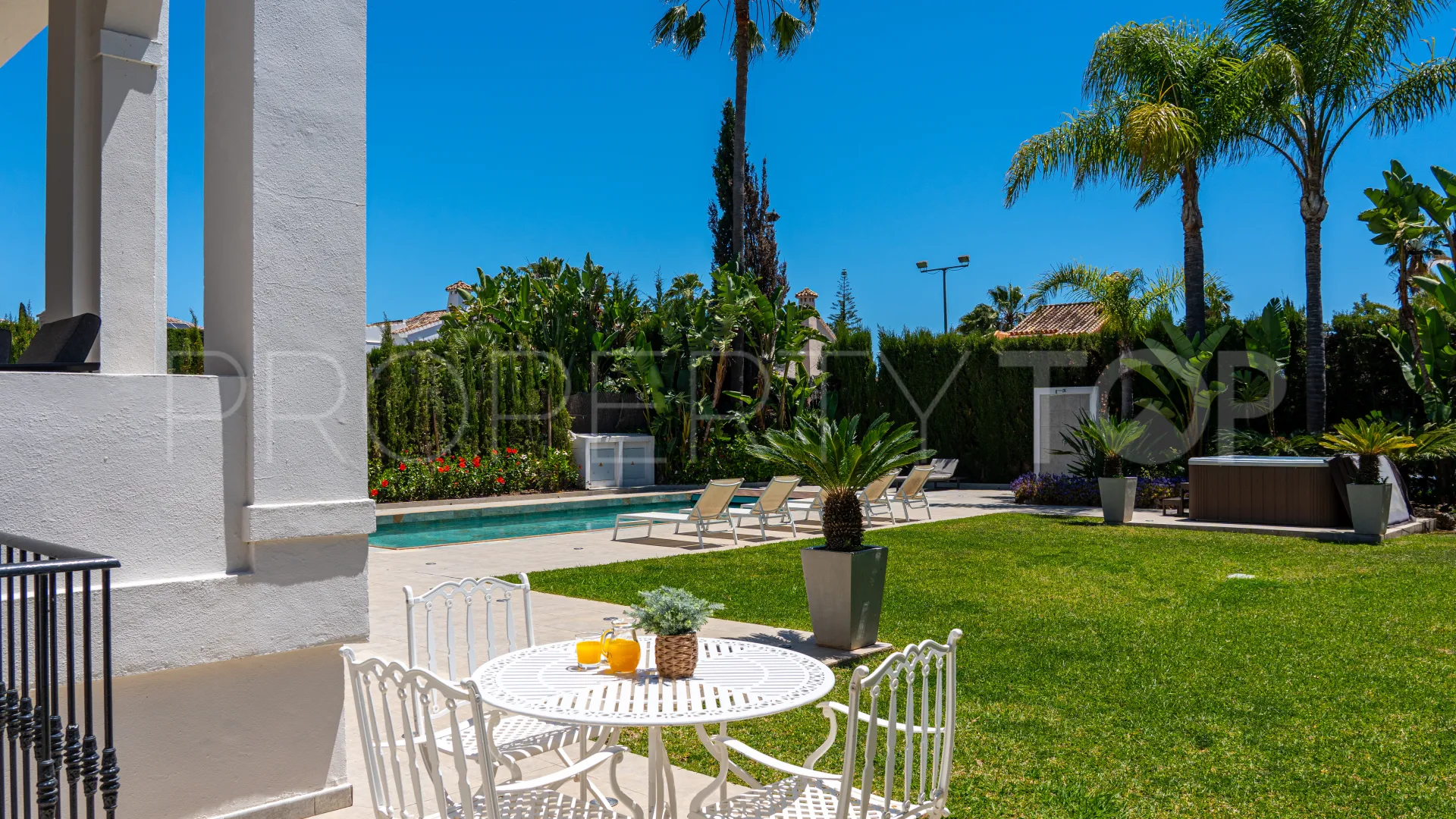 For sale Nueva Andalucia 6 bedrooms villa