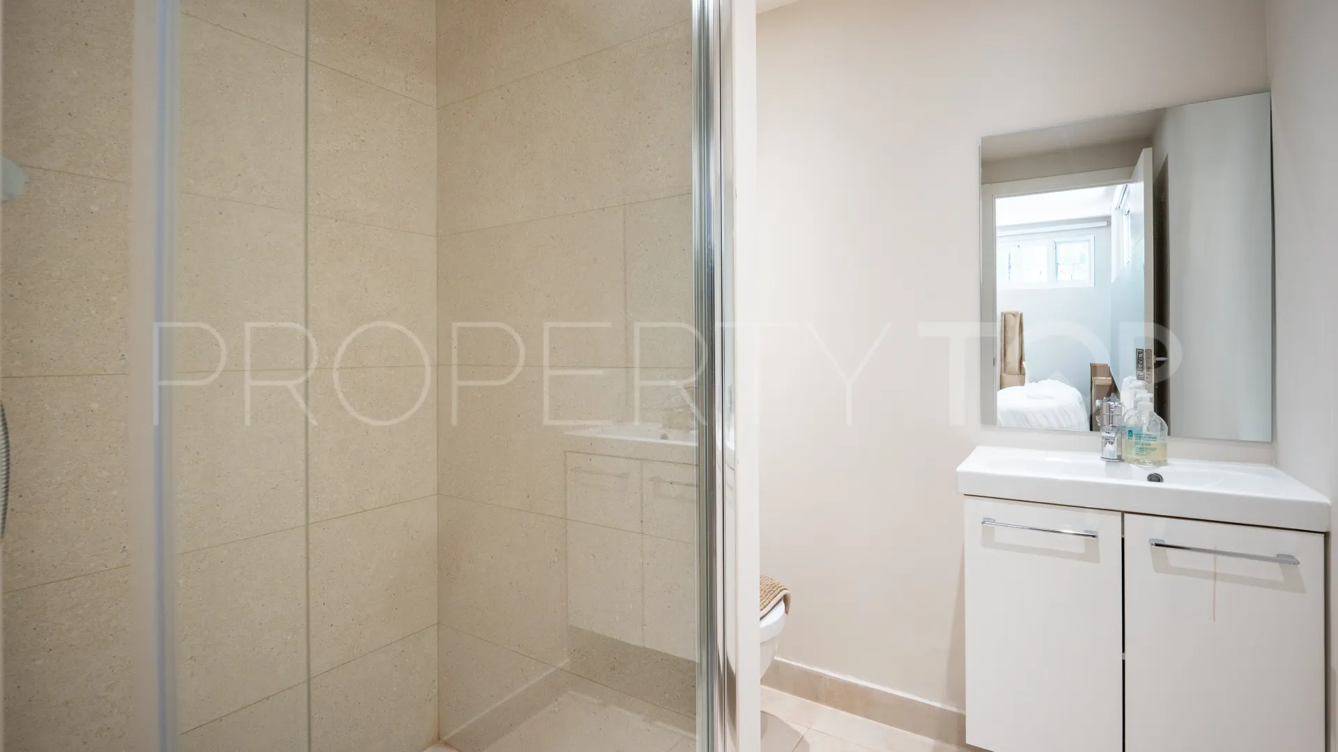 For sale Nueva Andalucia 6 bedrooms villa