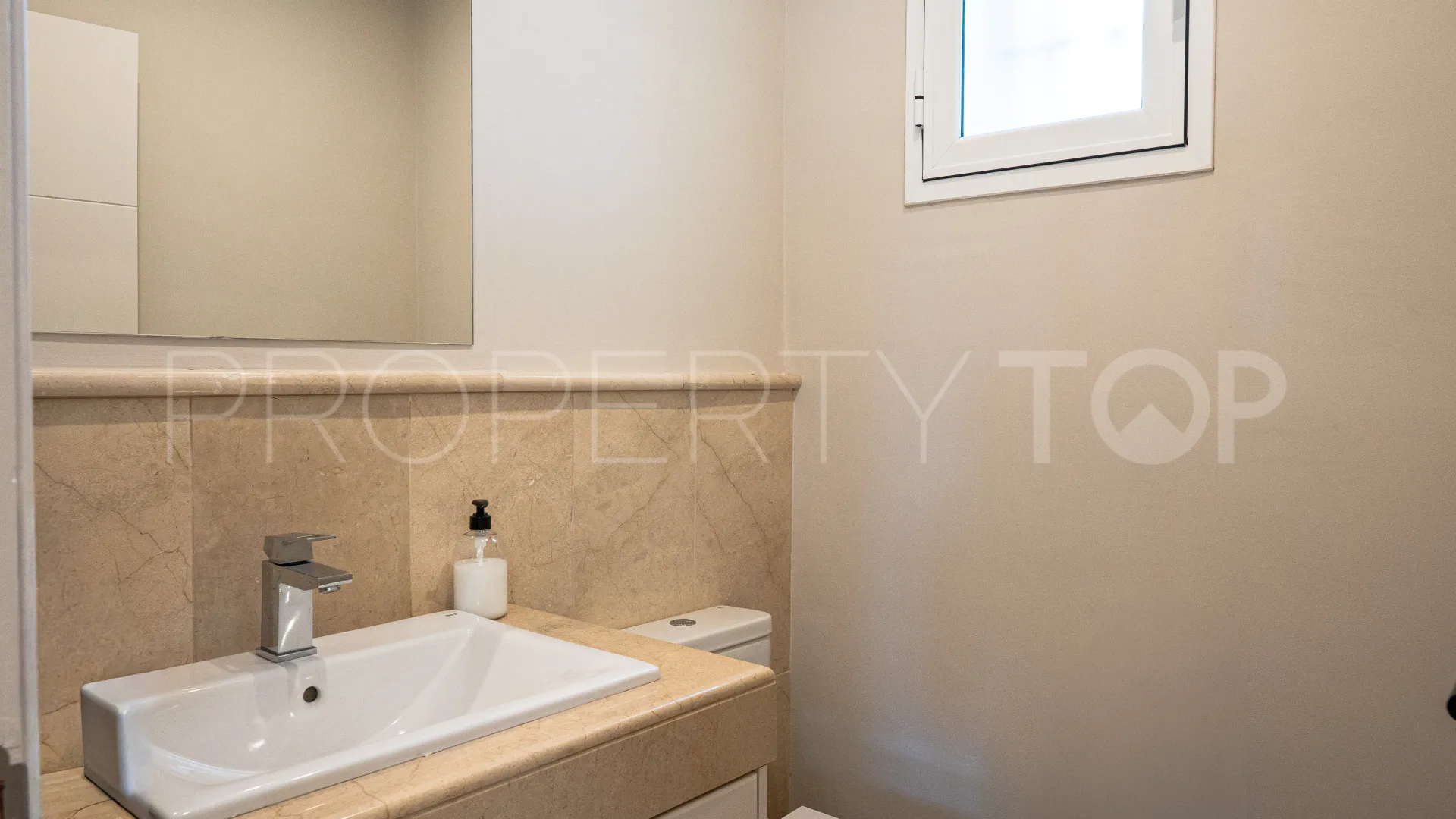 For sale Nueva Andalucia 6 bedrooms villa