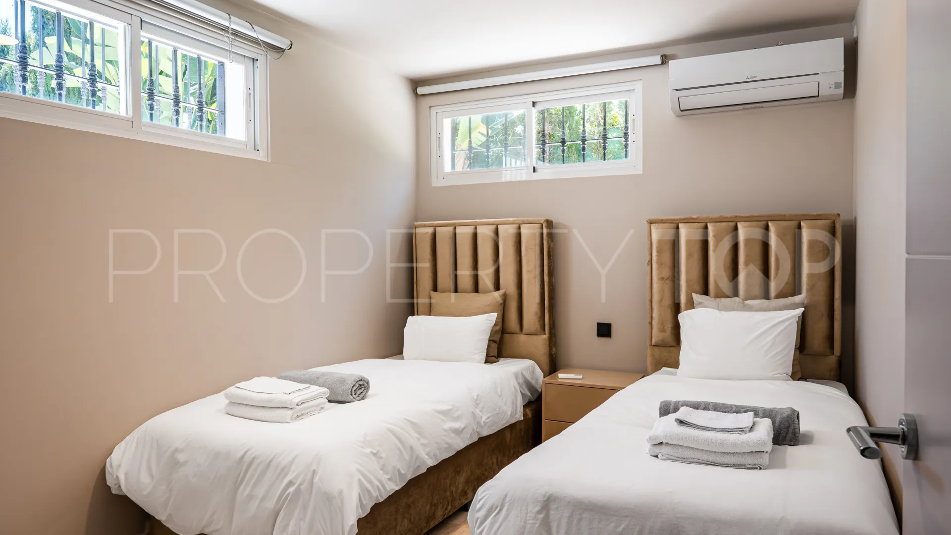 For sale Nueva Andalucia 6 bedrooms villa