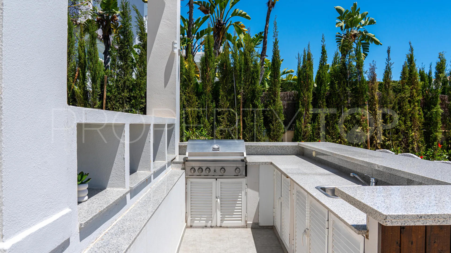 For sale Nueva Andalucia 6 bedrooms villa