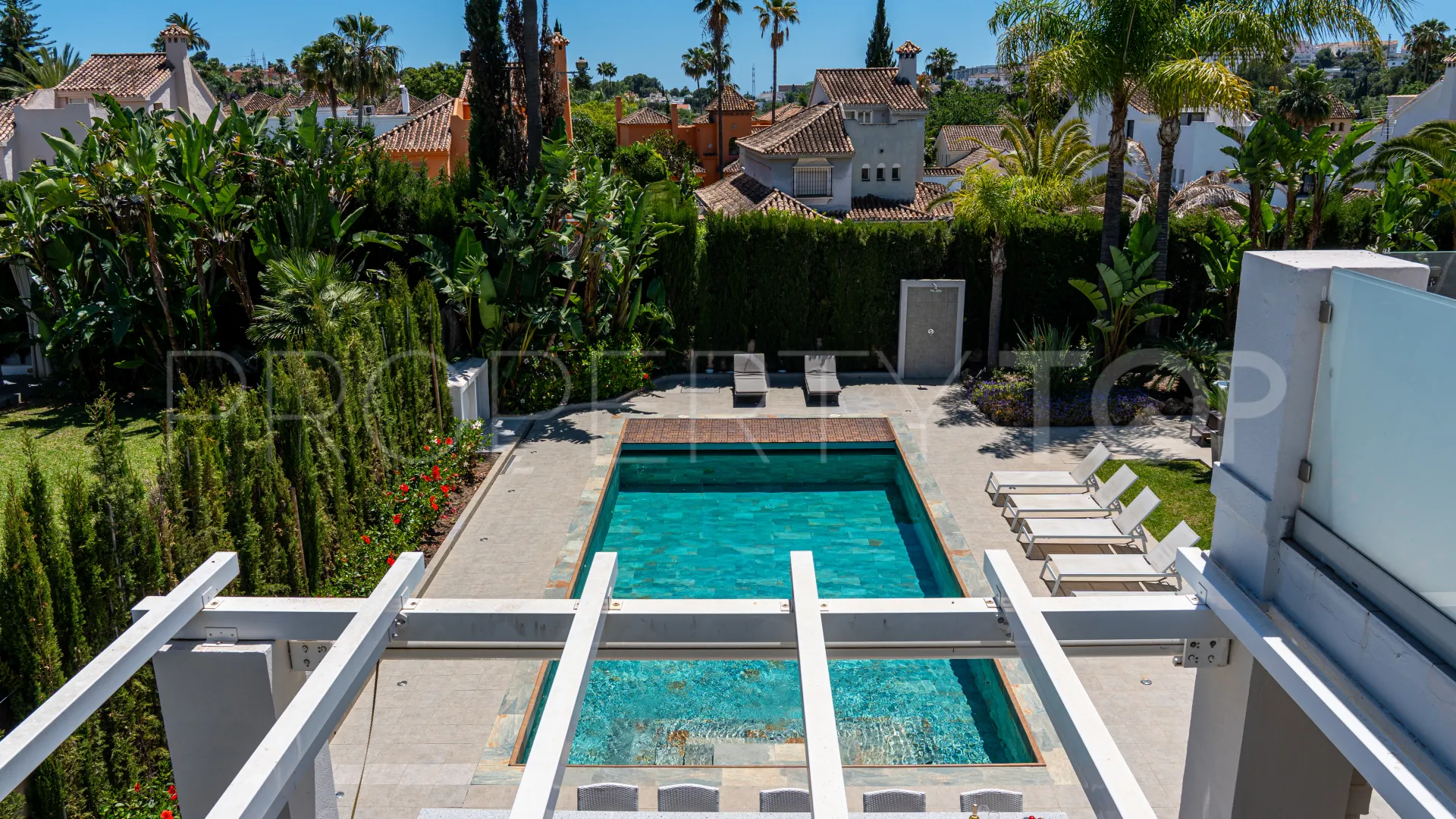 For sale Nueva Andalucia 6 bedrooms villa