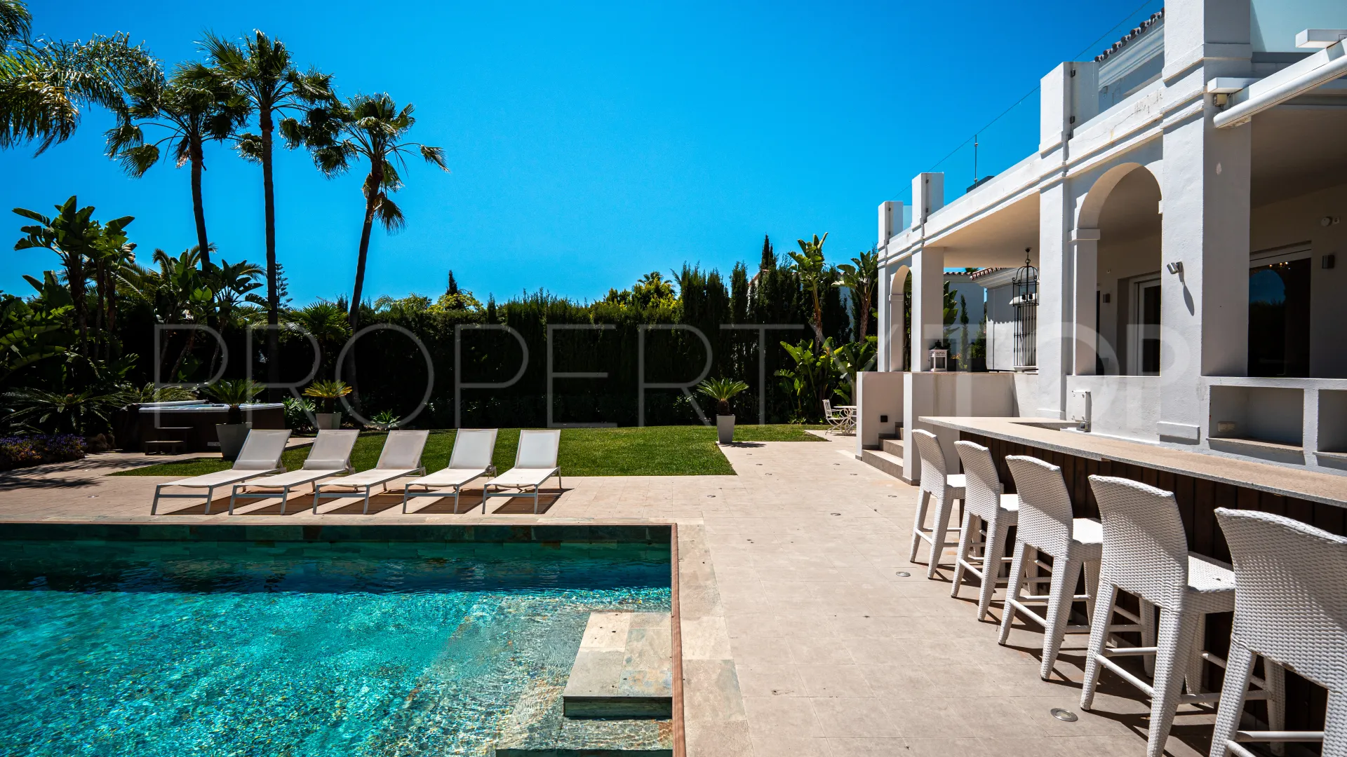 For sale Nueva Andalucia 6 bedrooms villa
