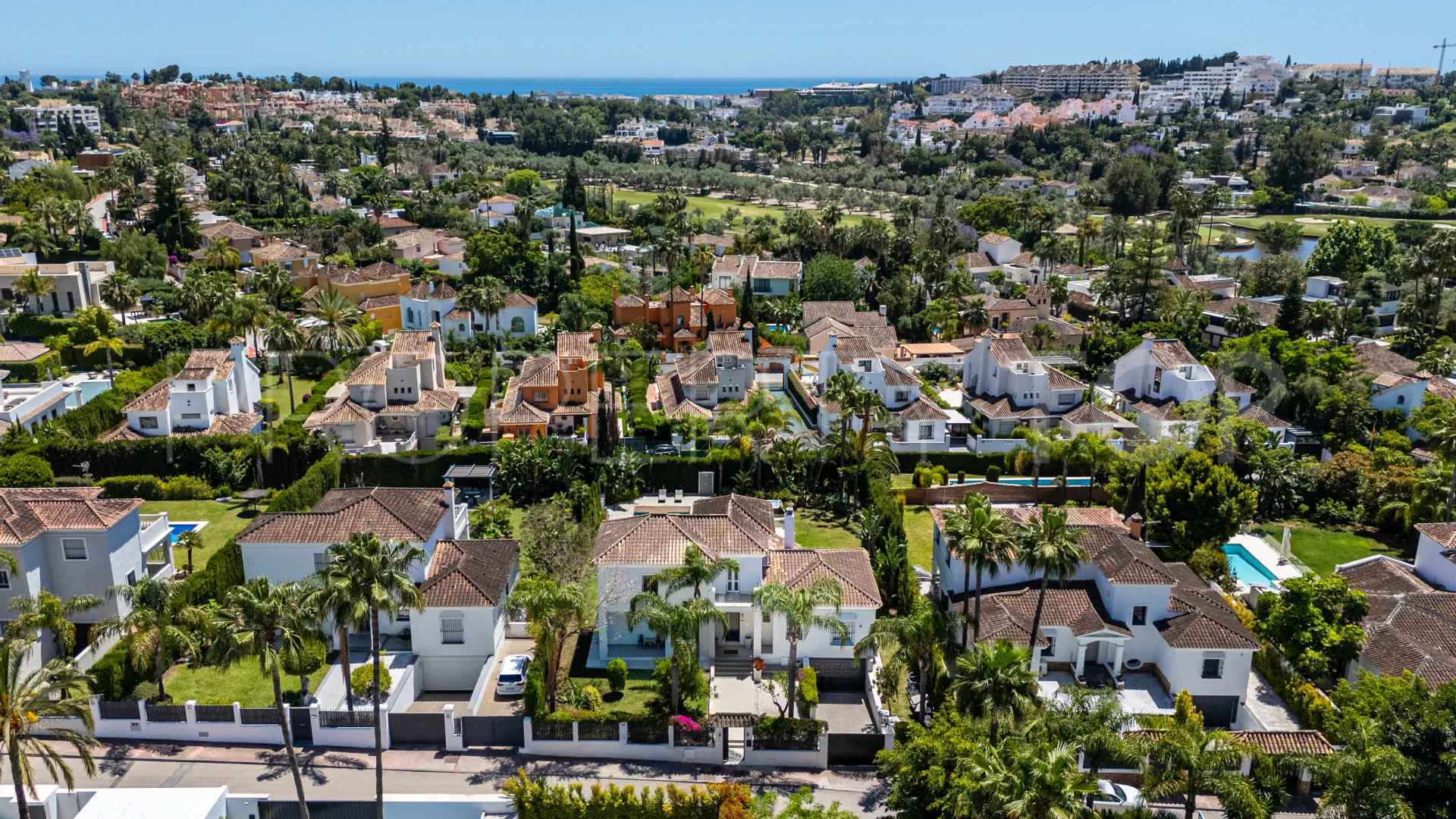 For sale Nueva Andalucia 6 bedrooms villa