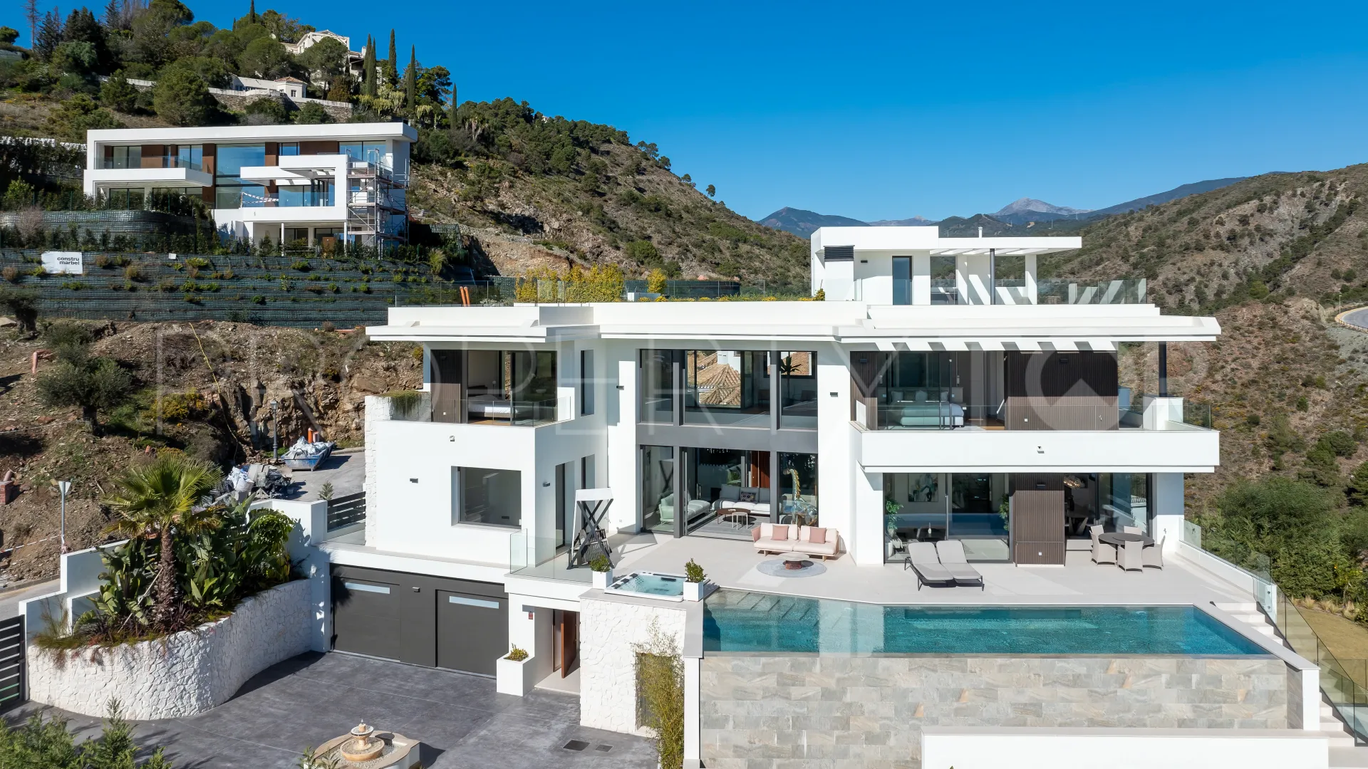 Se vende villa en Lomas de La Quinta
