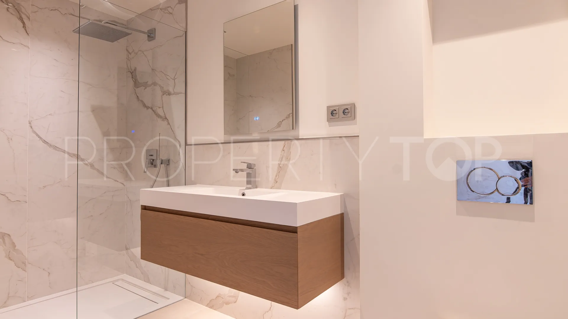 Se vende villa en Lomas de La Quinta