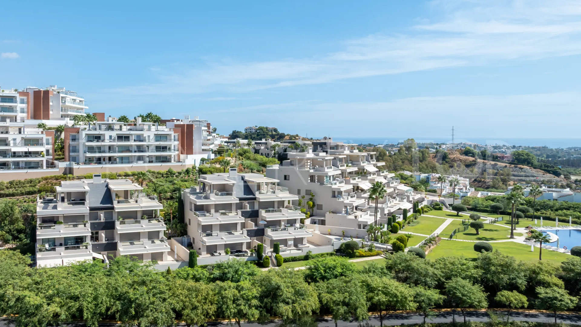 Apartamento planta baja en venta con 3 dormitorios en Benahavis
