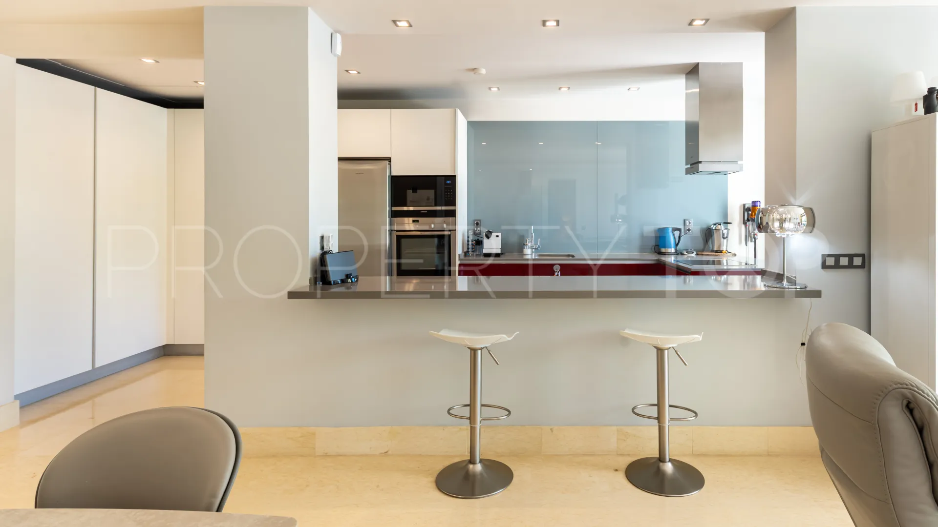 Apartamento planta baja en venta con 3 dormitorios en Benahavis