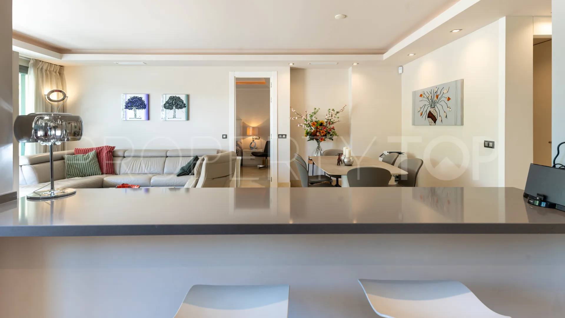 Apartamento planta baja en venta con 3 dormitorios en Benahavis