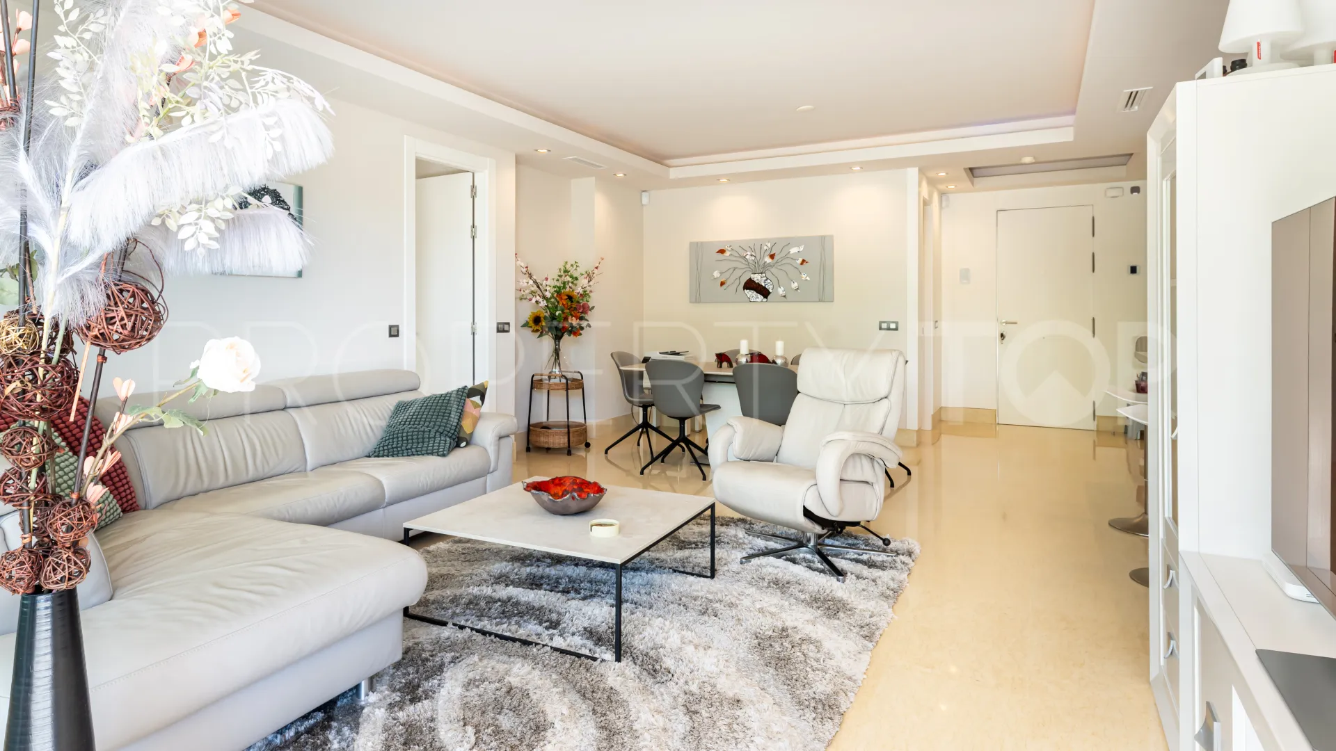 Apartamento planta baja en venta con 3 dormitorios en Benahavis