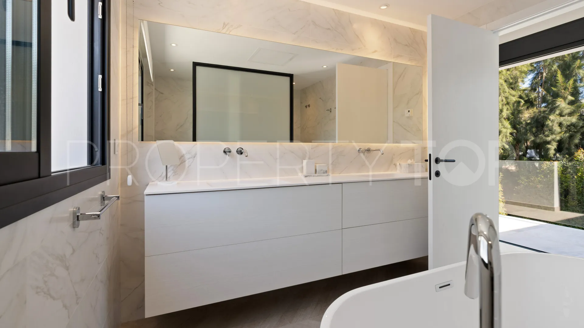 For sale 4 bedrooms villa in Las Brisas