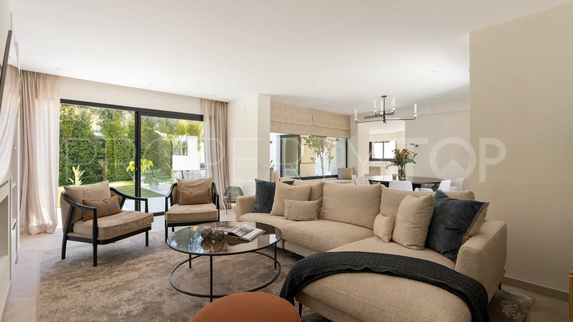 For sale 4 bedrooms villa in Las Brisas