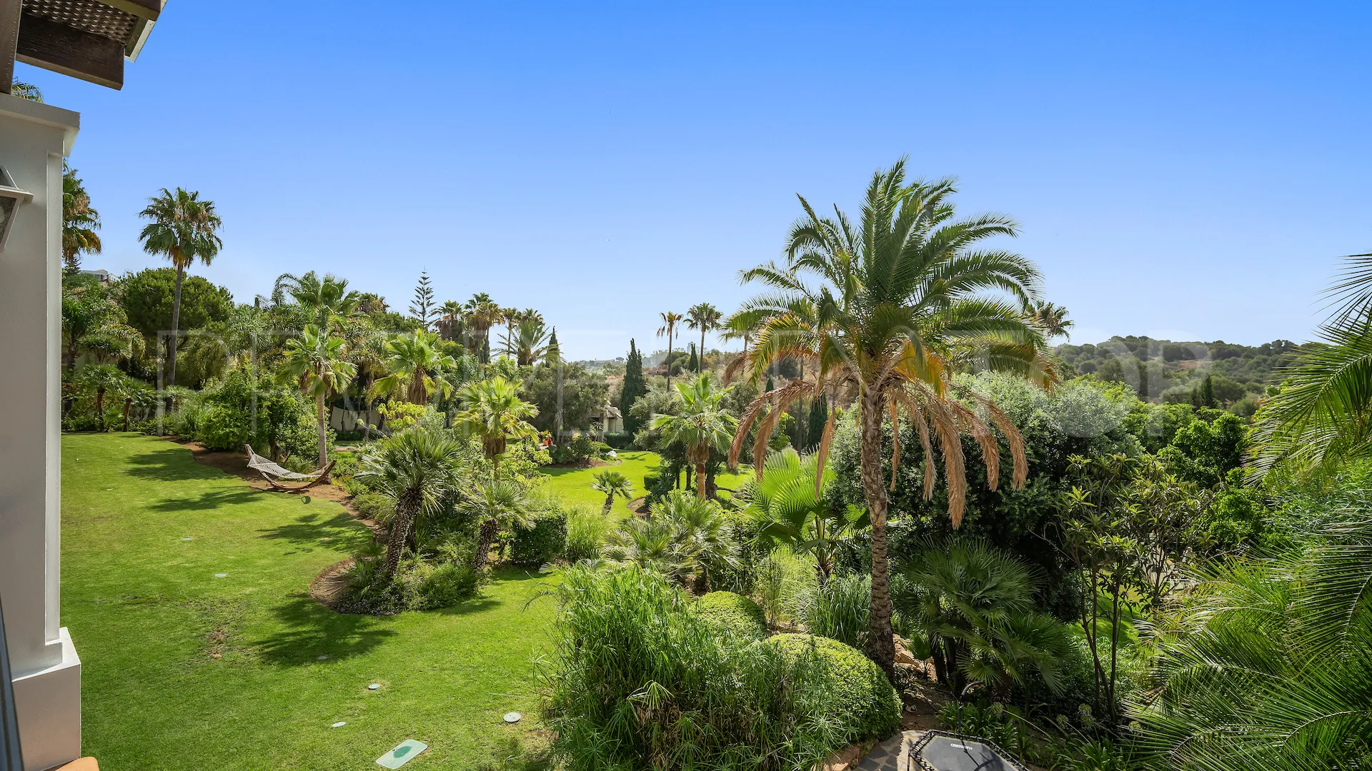 For sale Paraiso Alto villa with 16 bedrooms