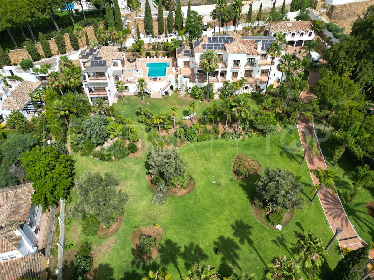 For sale Paraiso Alto villa with 16 bedrooms
