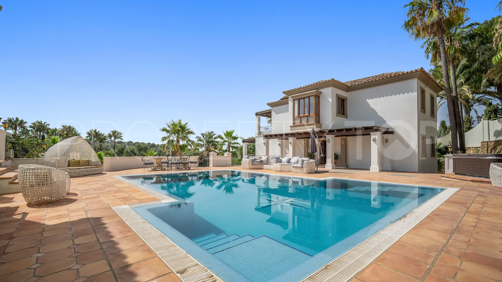 For sale Paraiso Alto villa with 16 bedrooms