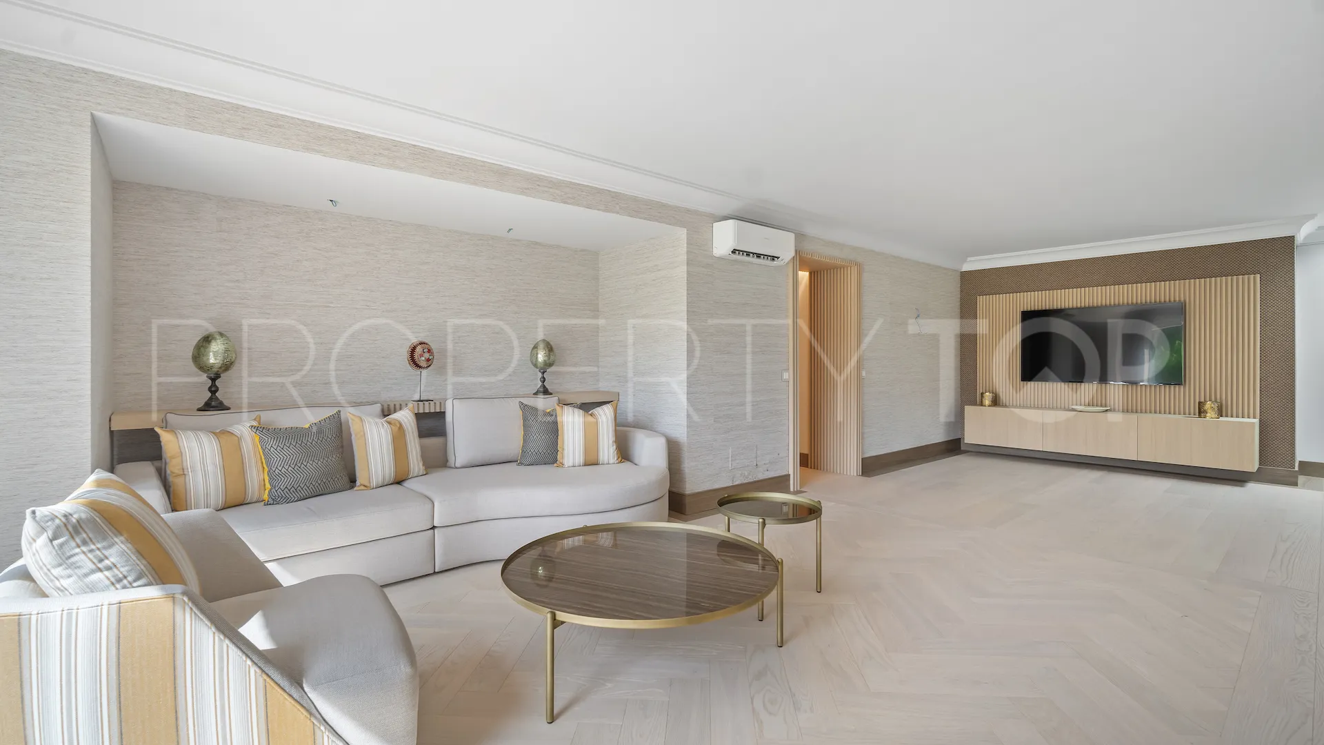 For sale Paraiso Alto villa with 16 bedrooms