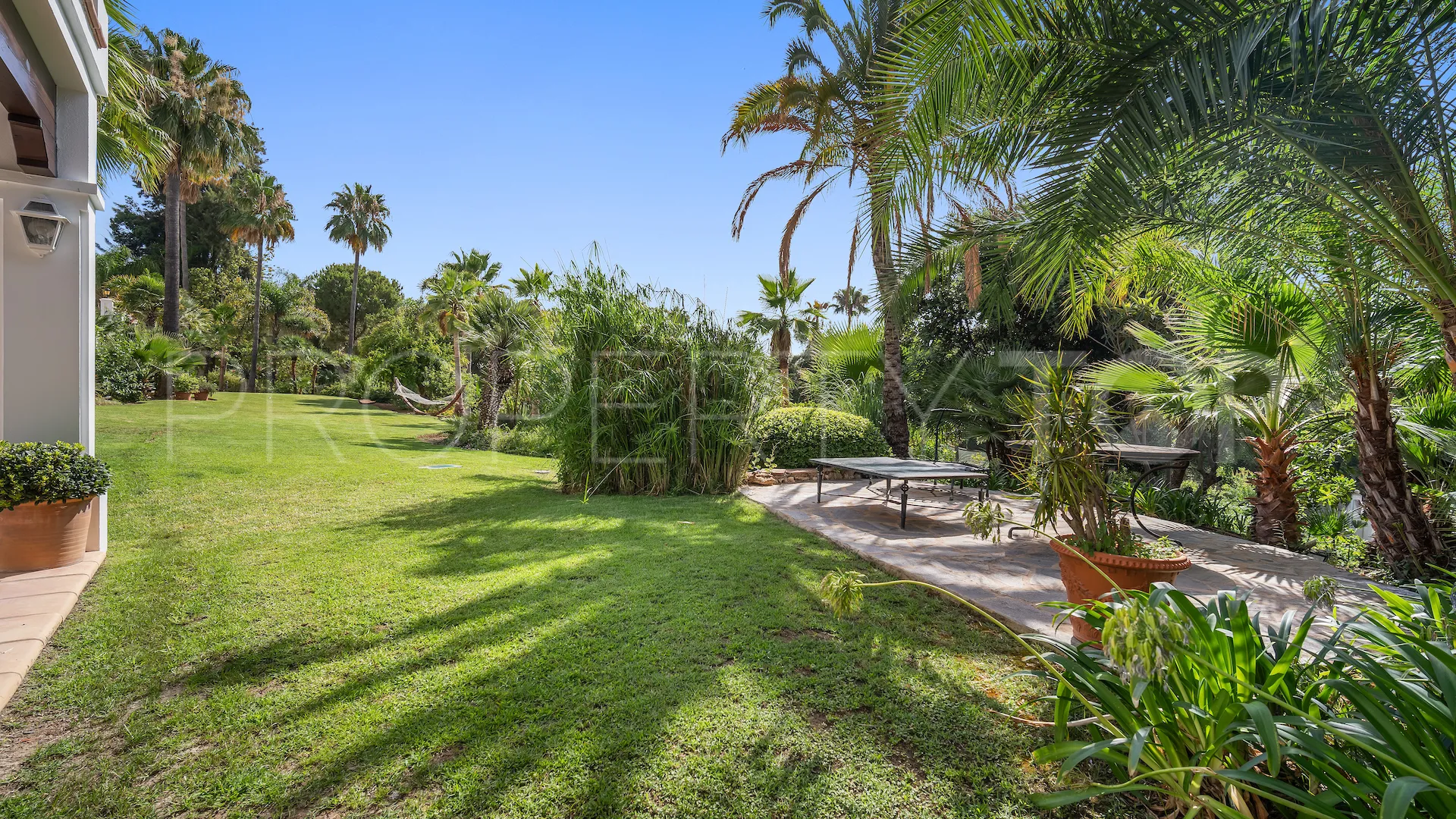For sale Paraiso Alto villa with 16 bedrooms