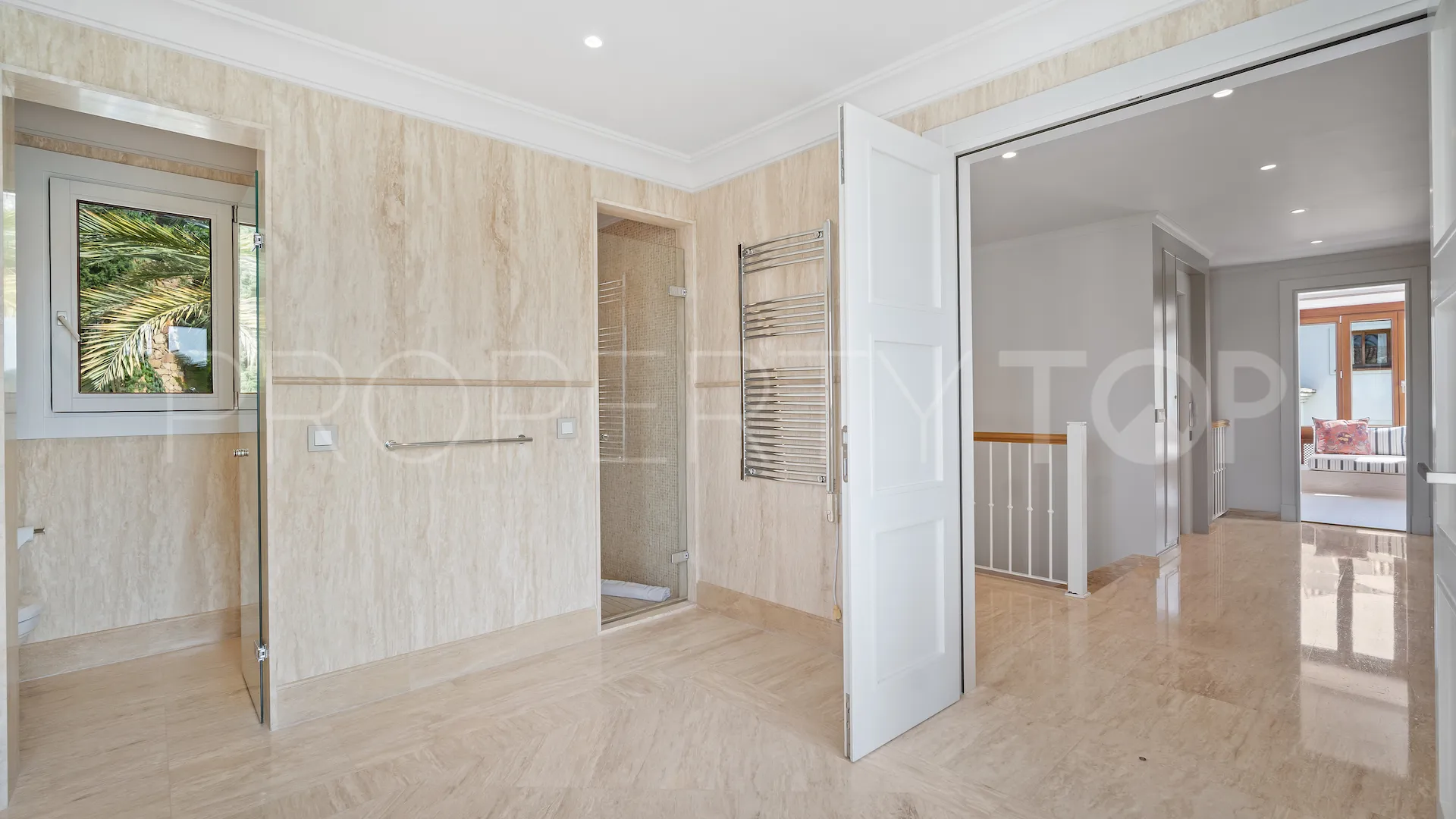 For sale Paraiso Alto villa with 16 bedrooms
