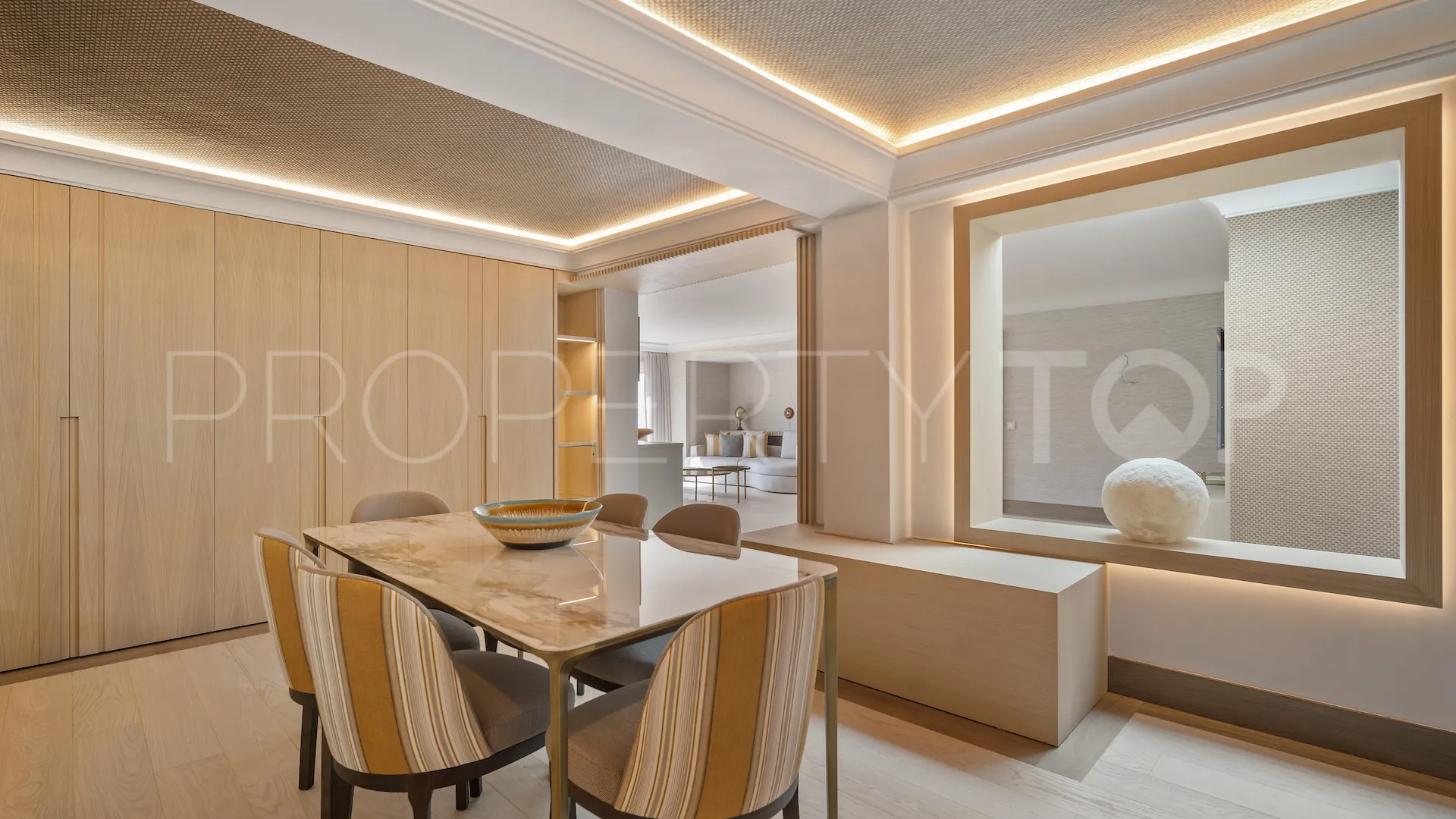 For sale Paraiso Alto villa with 16 bedrooms