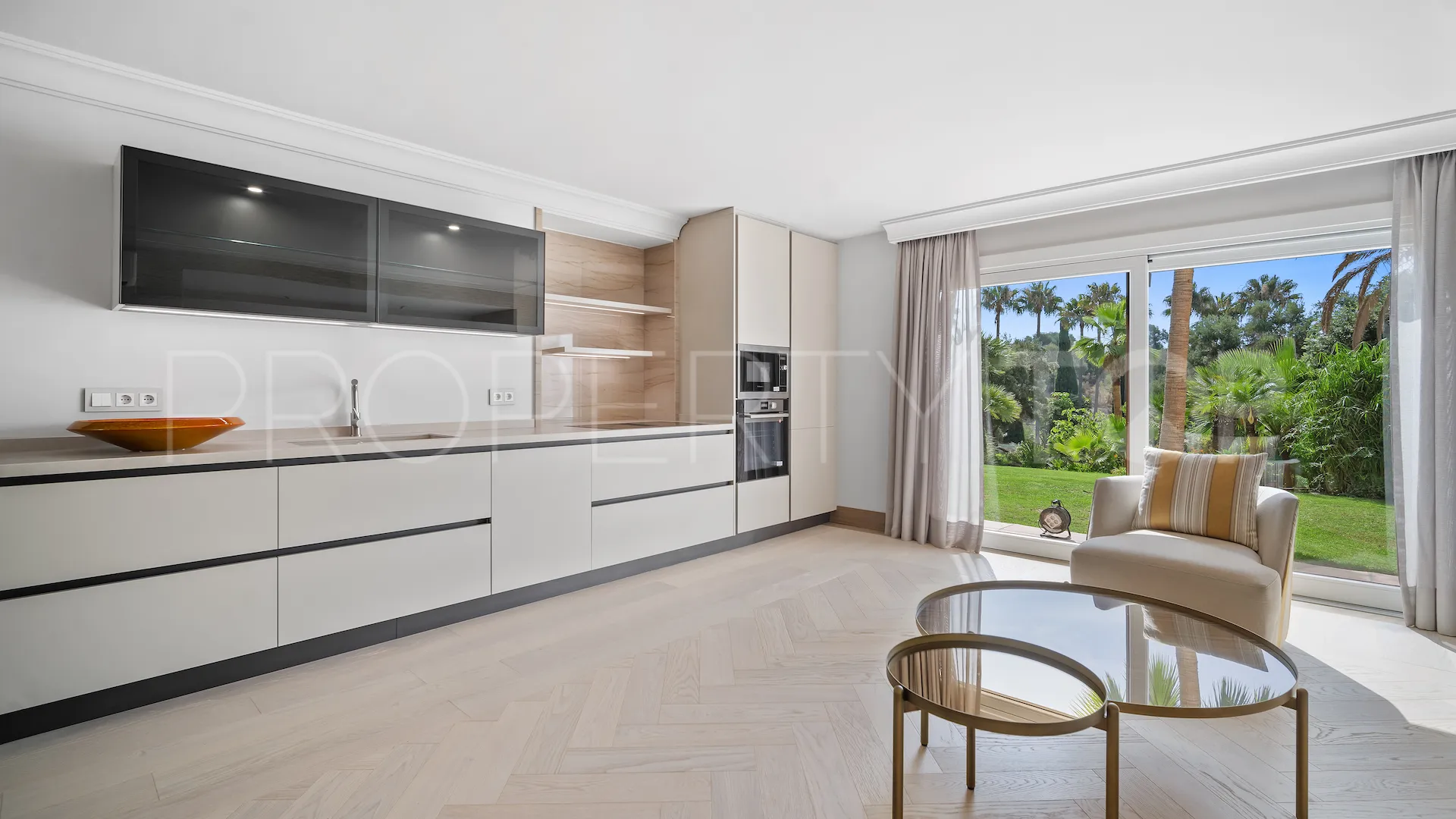 For sale Paraiso Alto villa with 16 bedrooms
