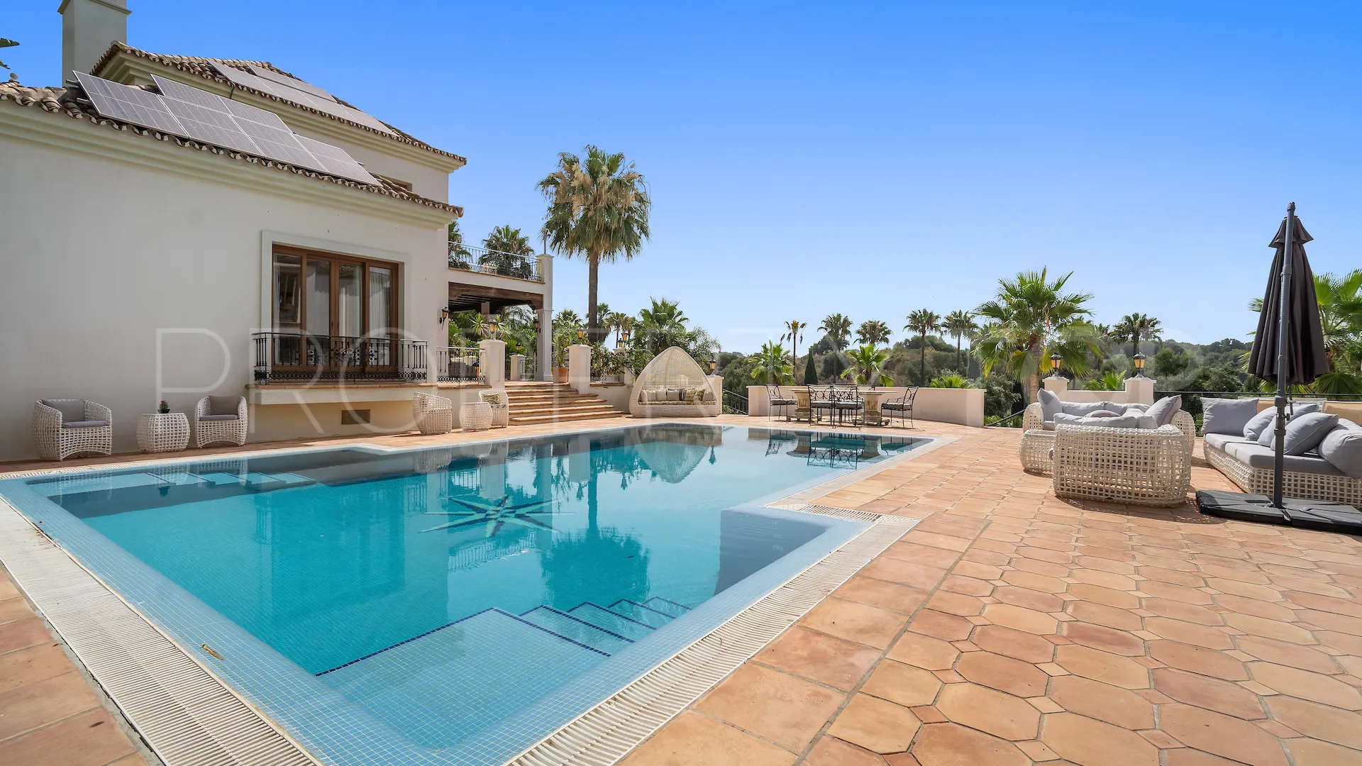 For sale Paraiso Alto villa with 16 bedrooms