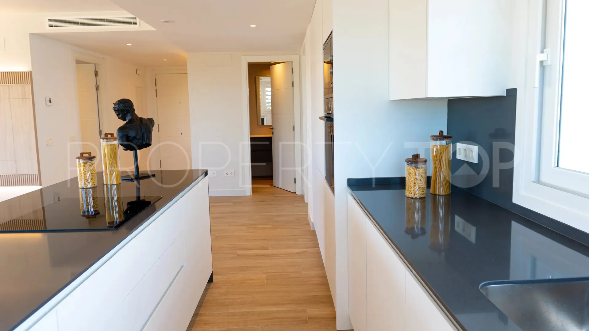Estepona West 2 bedrooms apartment for sale