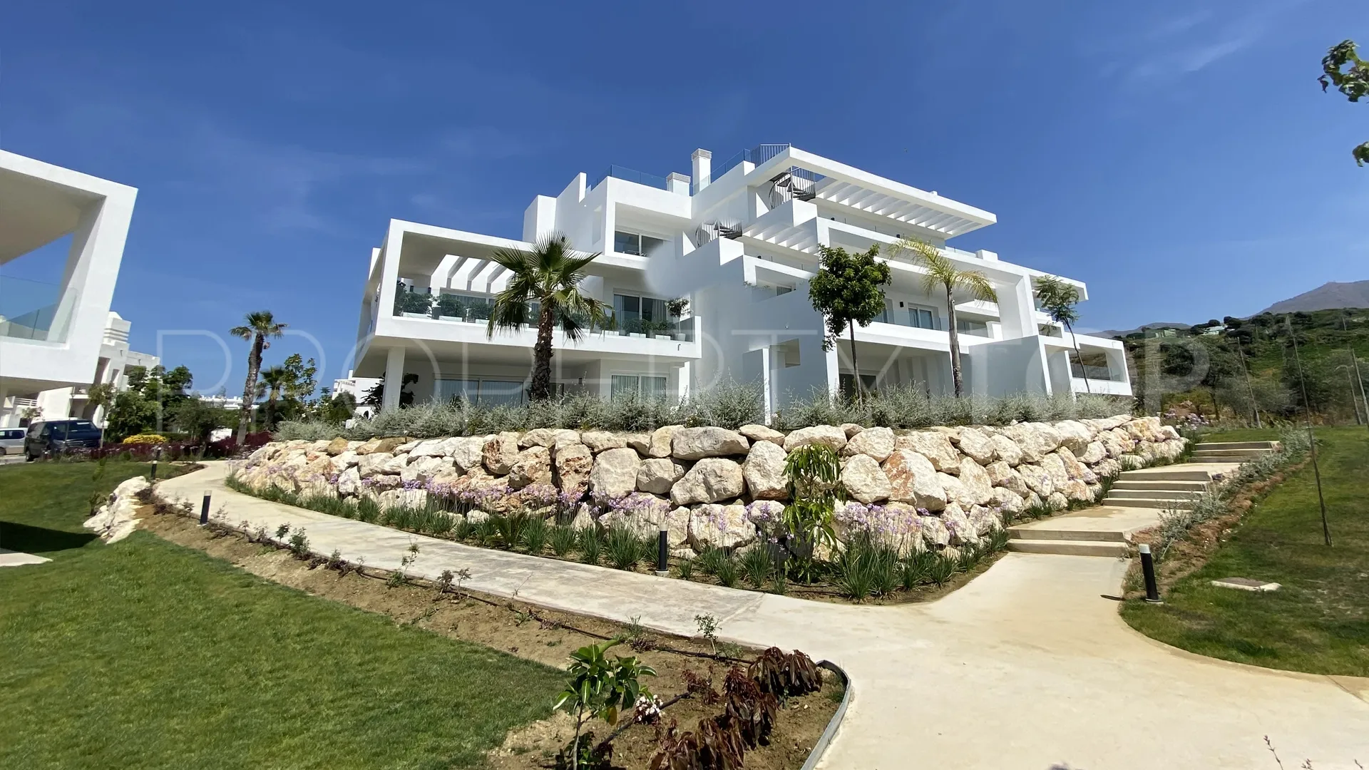Estepona West 2 bedrooms apartment for sale