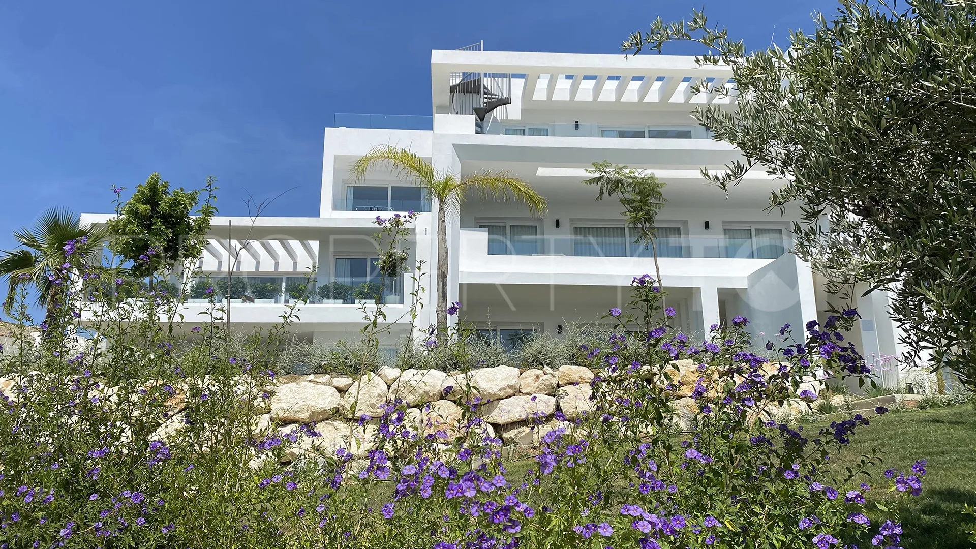 Estepona West 2 bedrooms apartment for sale