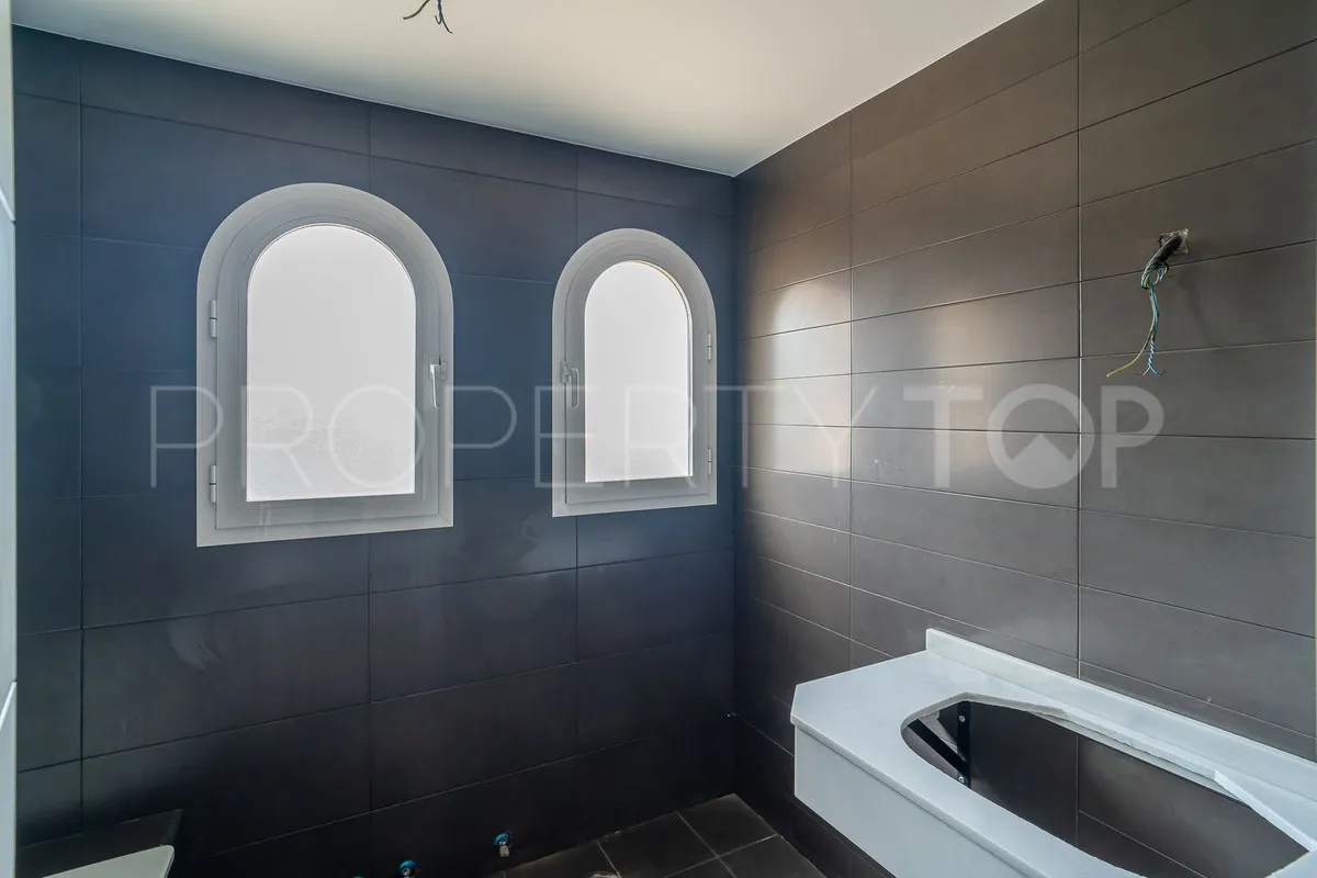 Calahonda 4 bedrooms house for sale