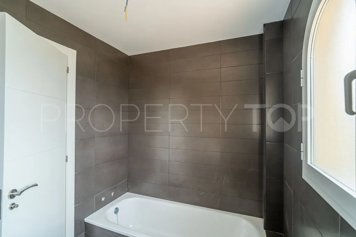 Calahonda 4 bedrooms house for sale