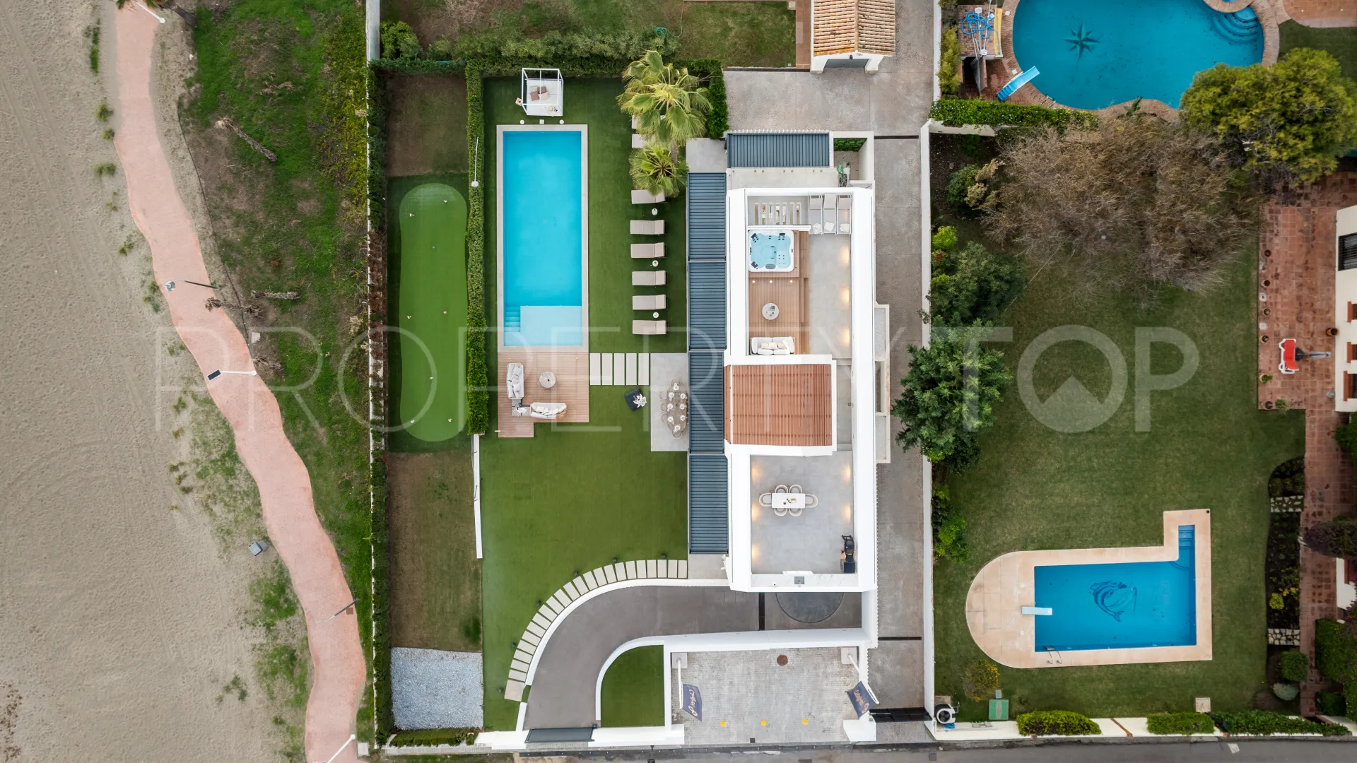 Villa en venta en New Golden Mile