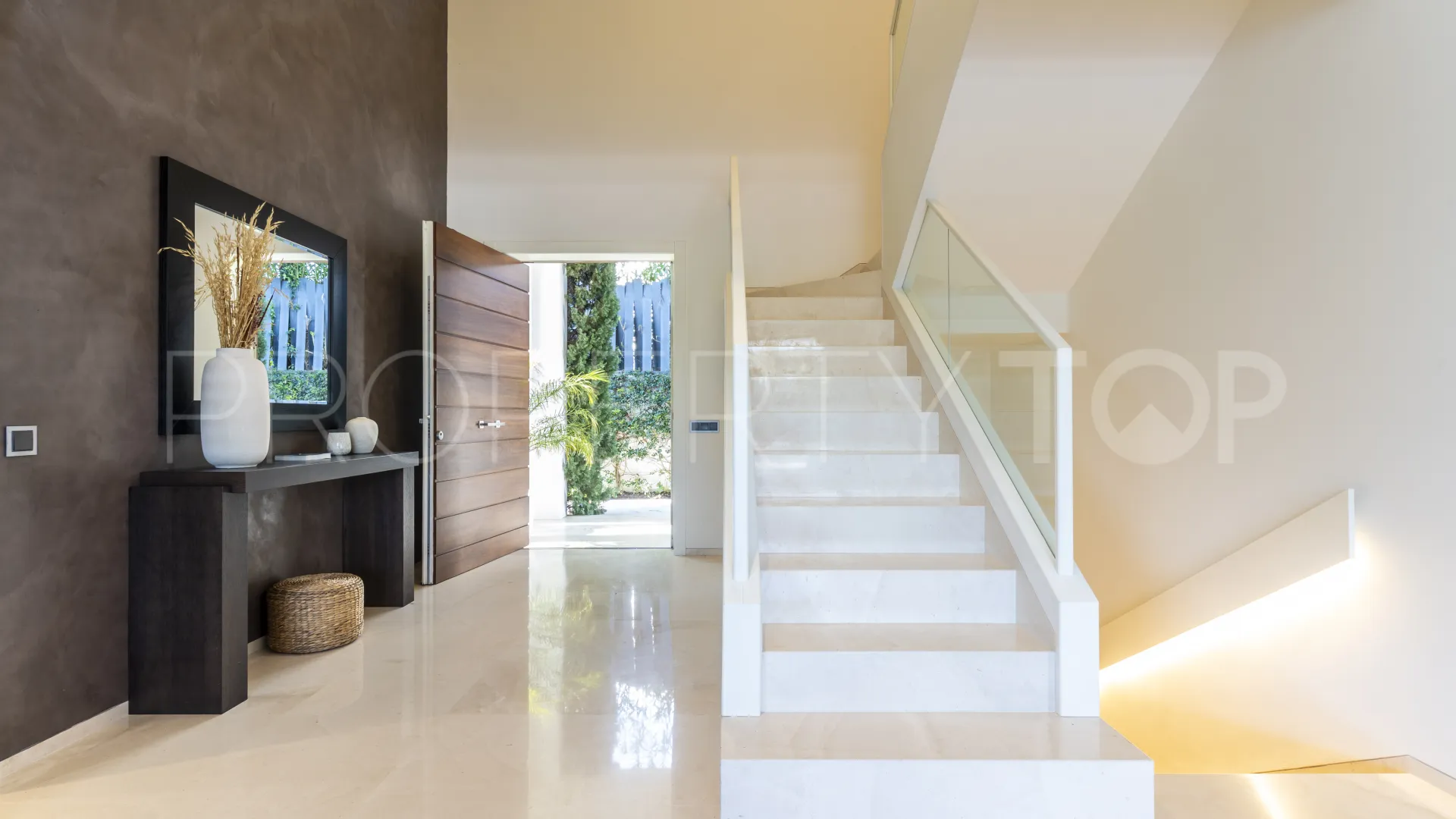 For sale villa with 5 bedrooms in Golden Mile