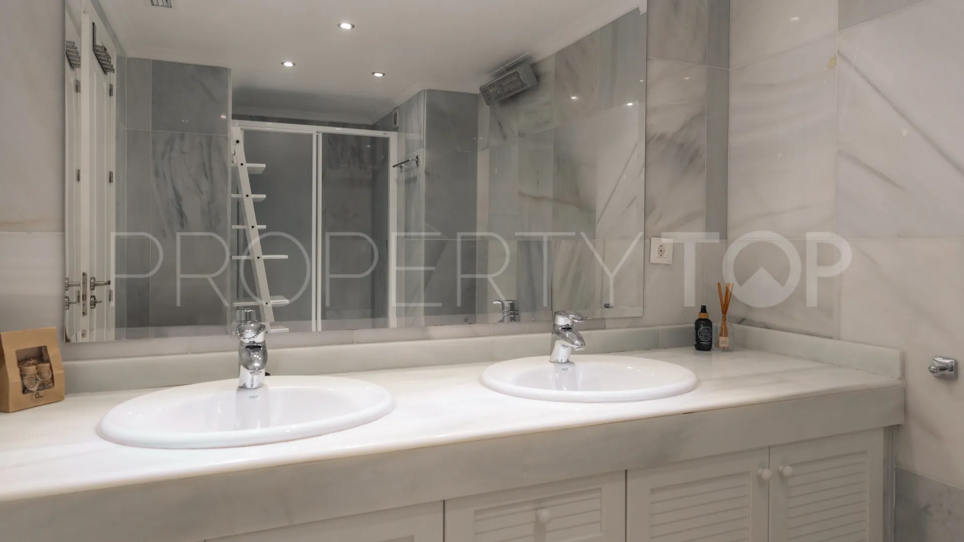 Apartamento en venta en Nueva Andalucia