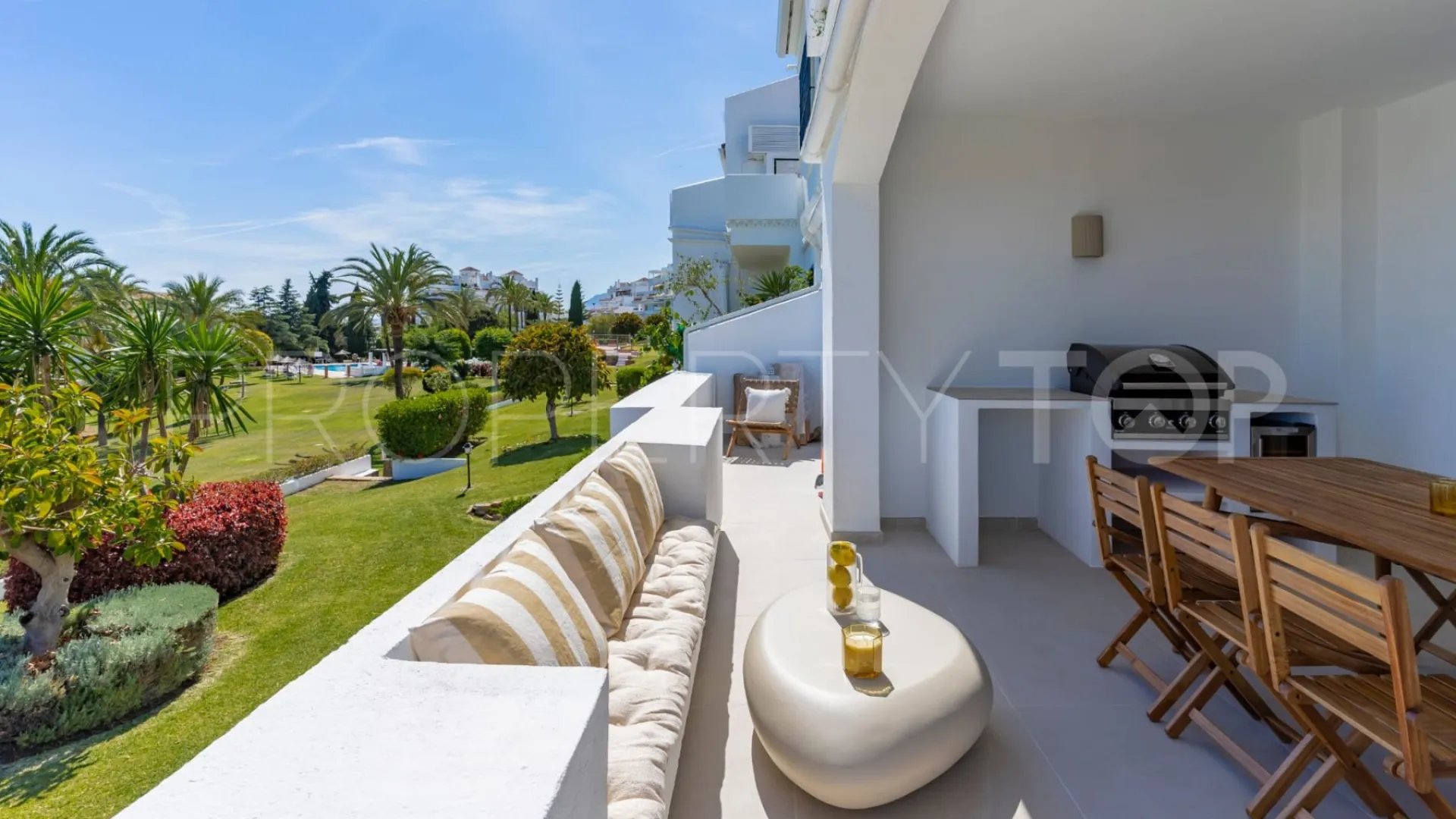 Buy Marbella apartment with 3 bedrooms